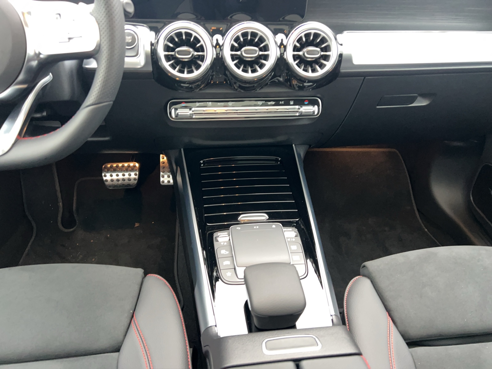 Image MERCEDES-BENZ EQB-350 EQB 350 66,5 kWh 4Matic Swiss Star