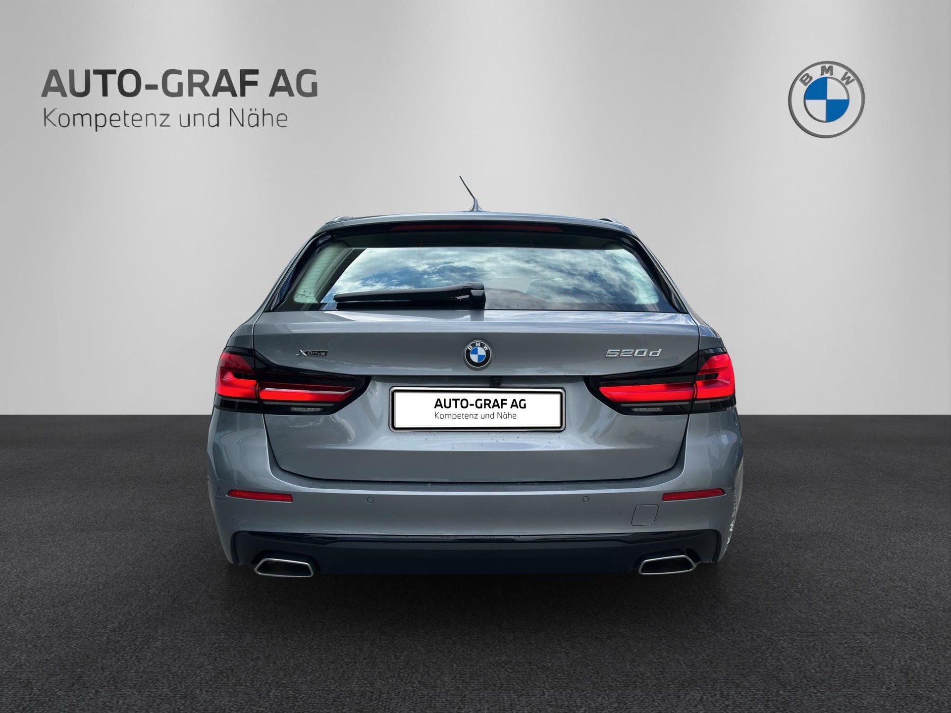 BMW 520d xDrive 48V Touring-showroom-element-3