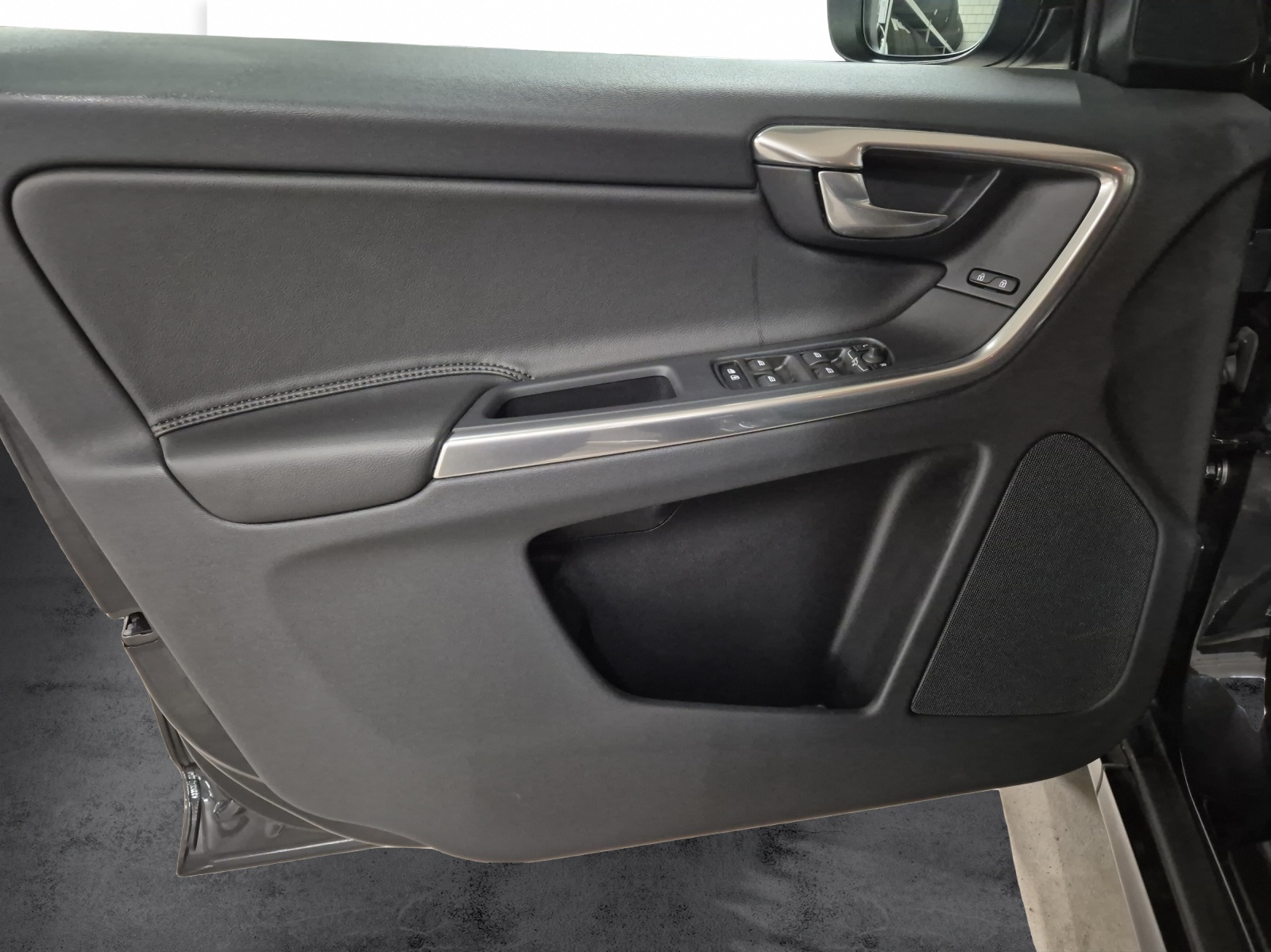 VOLVO XC60 2.0 T5 Summum AWD S/S-image-8