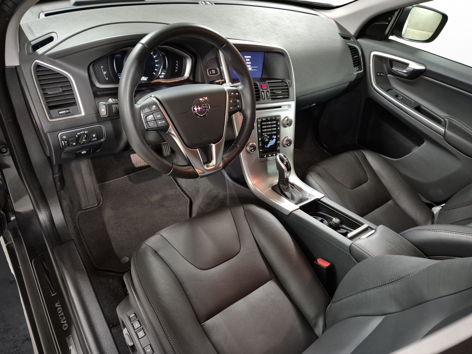 VOLVO XC60 2.0 T5 Summum AWD S/S-image-9