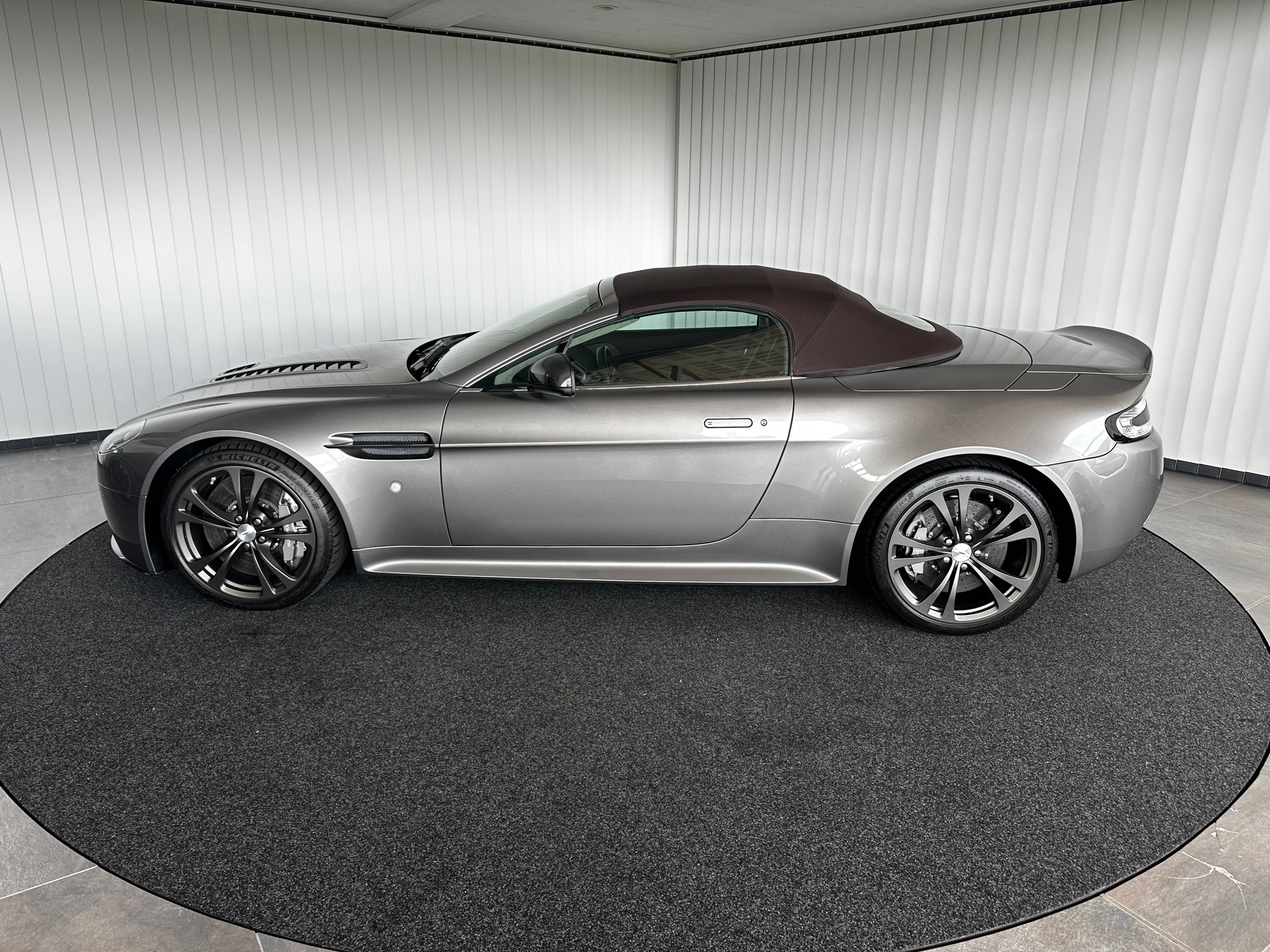 ASTON MARTIN V12 Vantage 5.9 Nr. 77 of 101-image-14