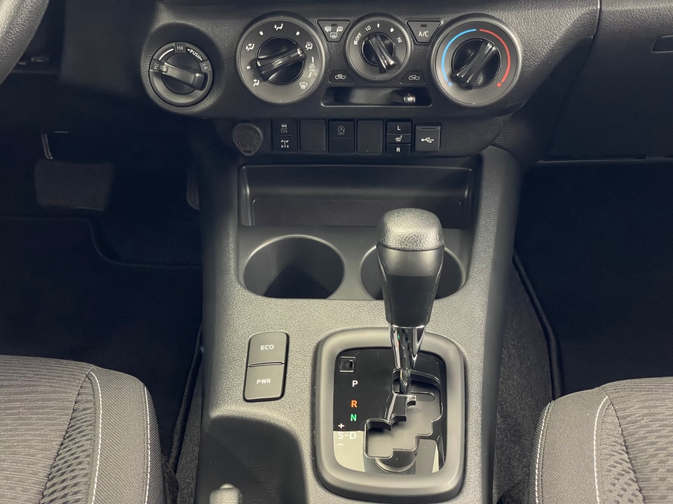 Hilux Extra Cab 2.4 D 175 Comfort 4x4