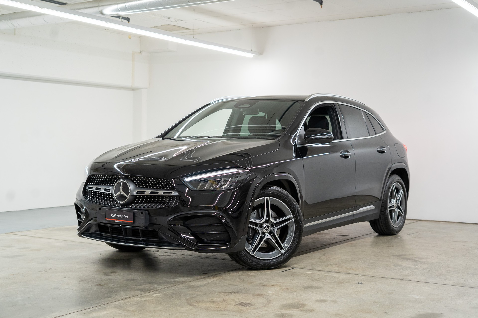 MERCEDES-BENZ GLA 200 AMG Line *FACELIFT*