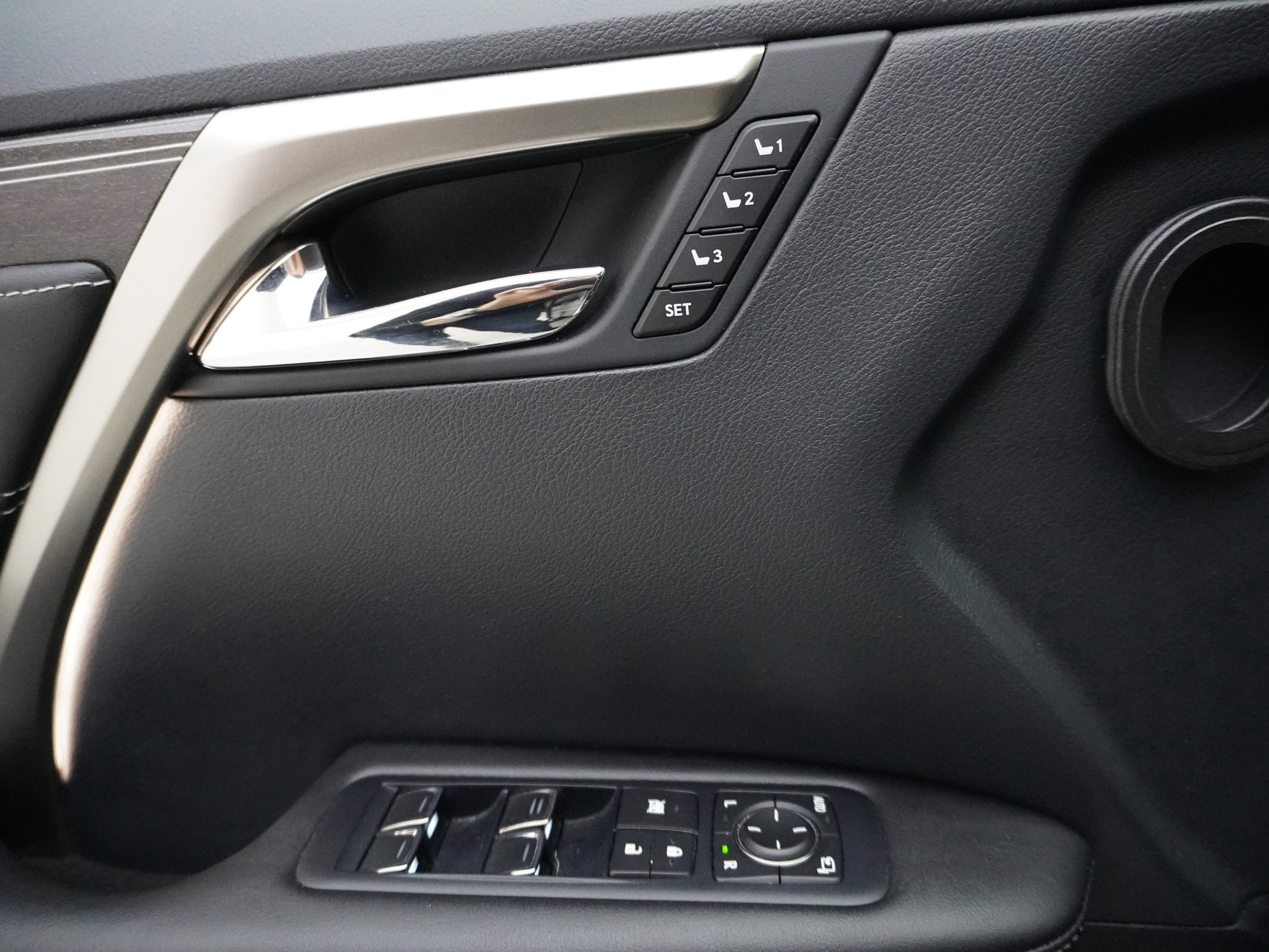 LEXUS RX 450h excellence AWD CVT **Panorama- Glasschiebedach, elektrisch**Gratis Service bis 100'000KM**8-Fachbereifung neu**-image-9