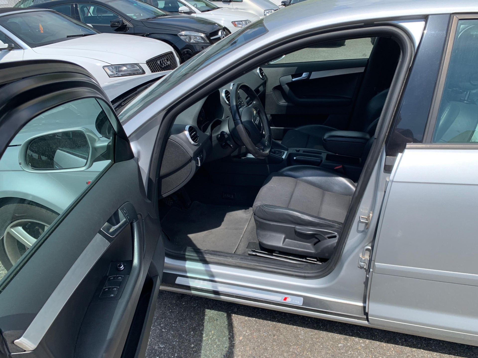 AUDI A3 Sportback 2.0 TFSI Attraction-image-5