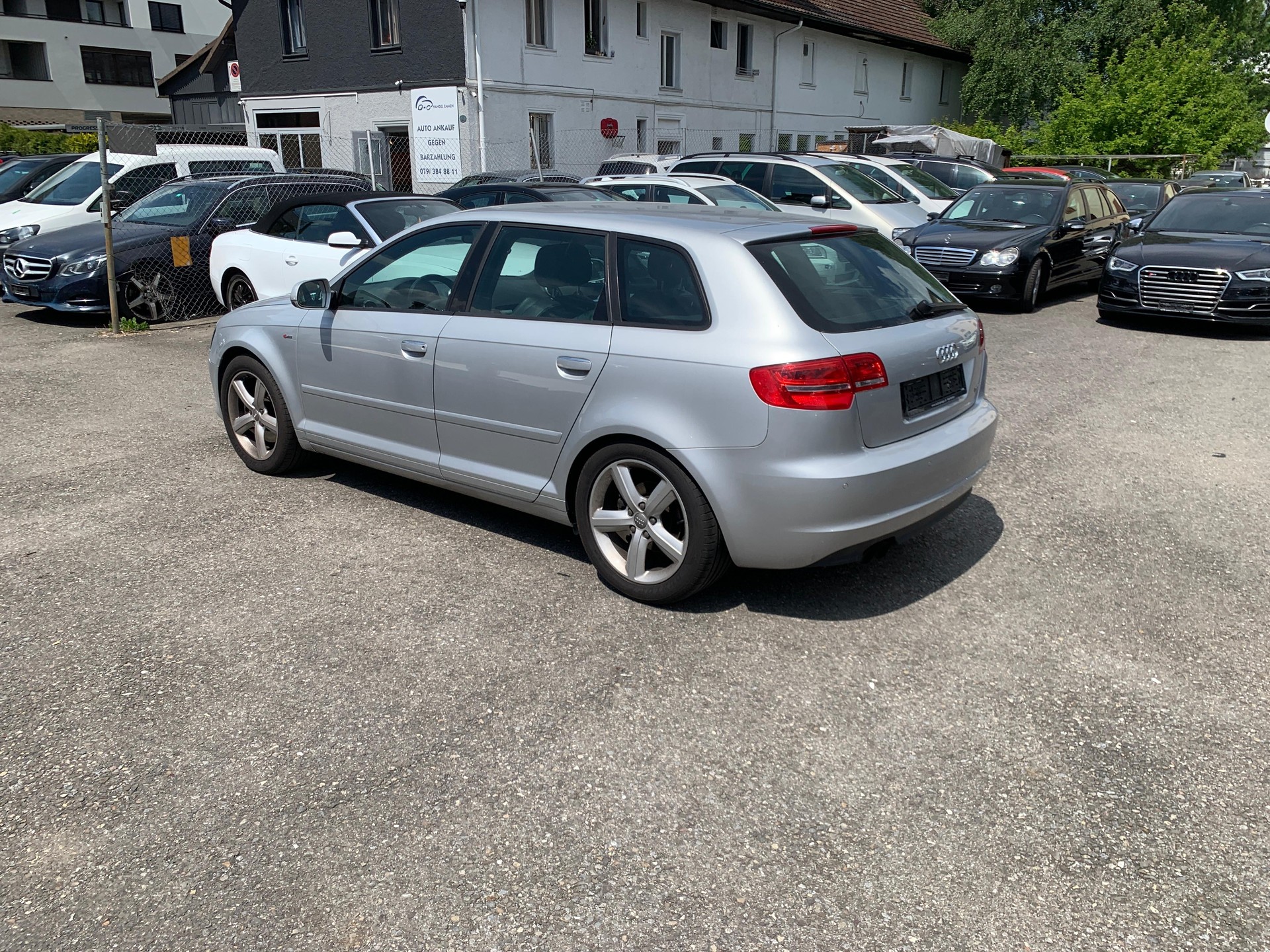 AUDI A3 Sportback 2.0 TFSI Attraction-image-2