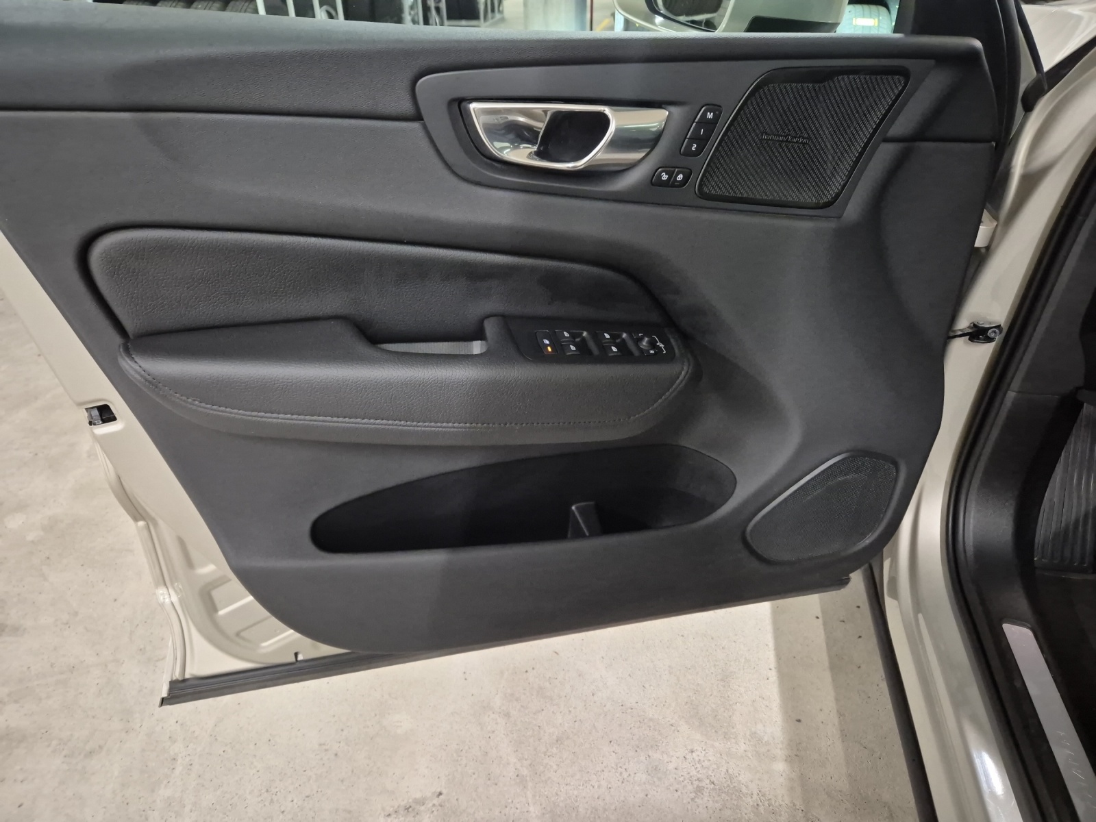 VOLVO XC60 2.0 T6 TE Inscription eAWD-image-8