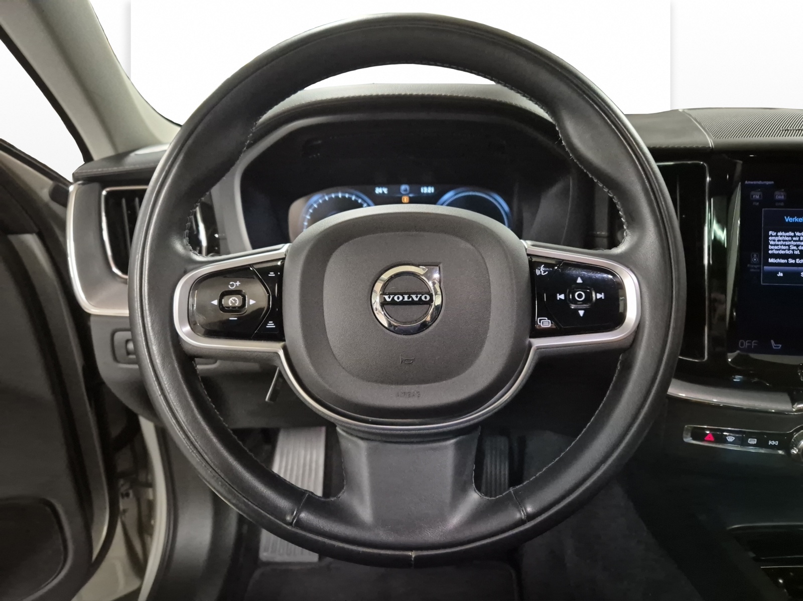 VOLVO XC60 2.0 T6 TE Inscription eAWD-image-10