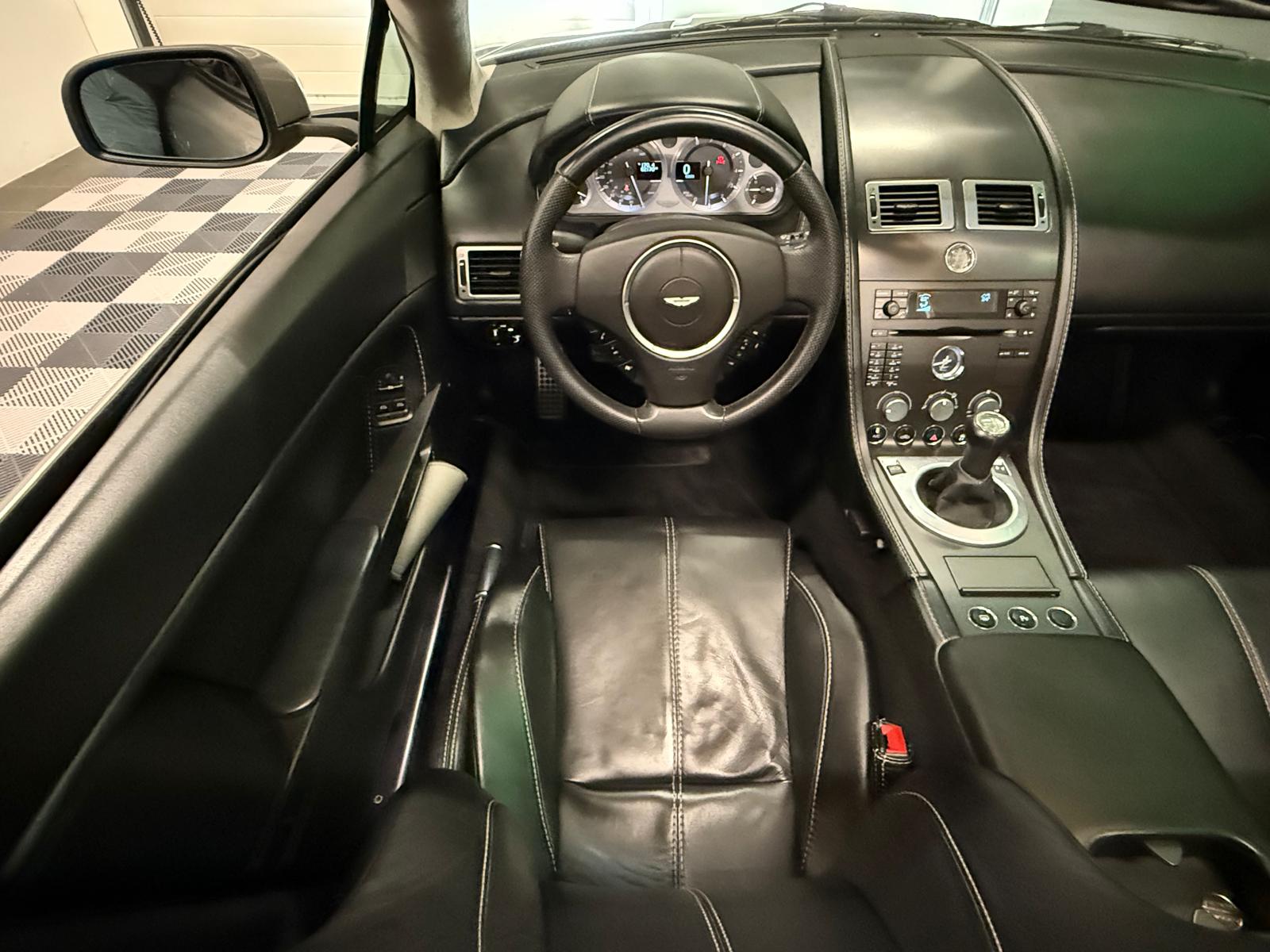 ASTON MARTIN V8 Vantage 4.3-image-14