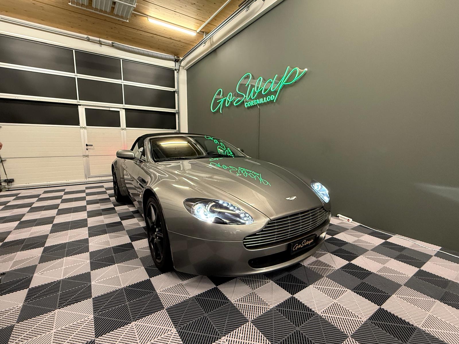 ASTON MARTIN V8 Vantage 4.3-image-7