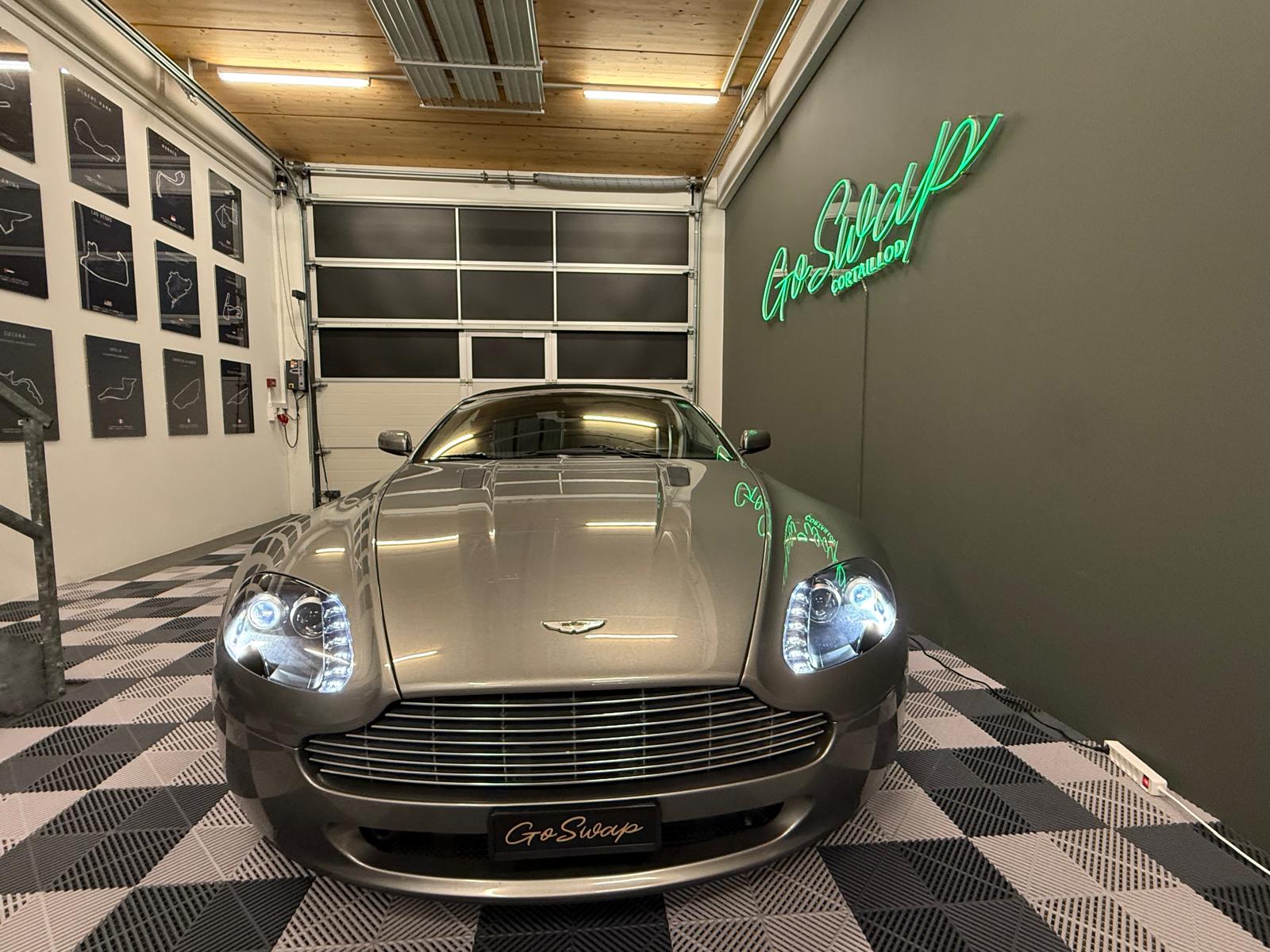 ASTON MARTIN V8 Vantage 4.3-image-8