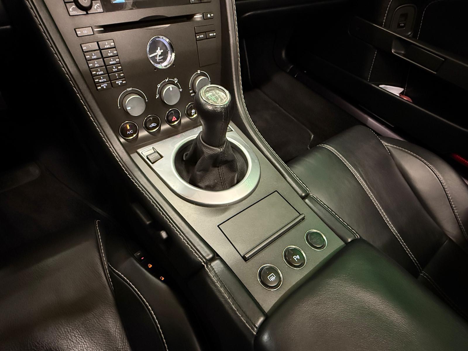 ASTON MARTIN V8 Vantage 4.3-image-21