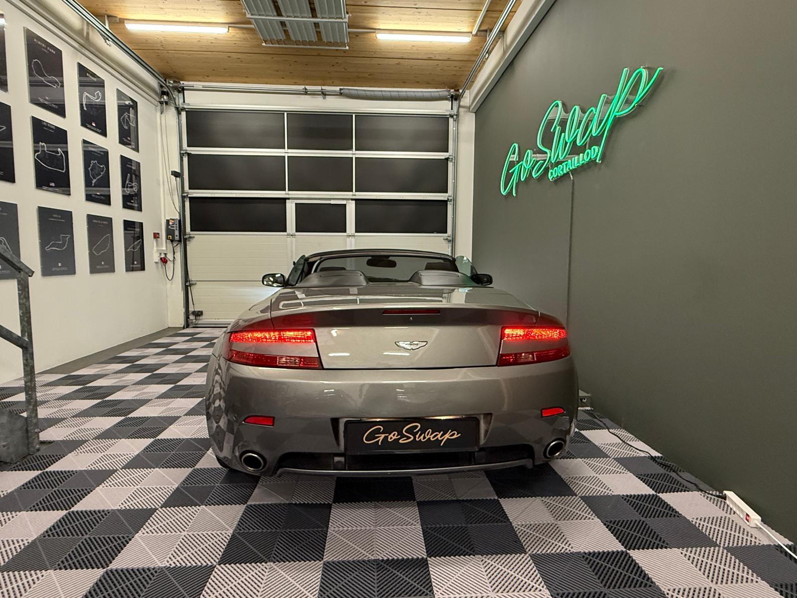 ASTON MARTIN V8 Vantage 4.3-image-4