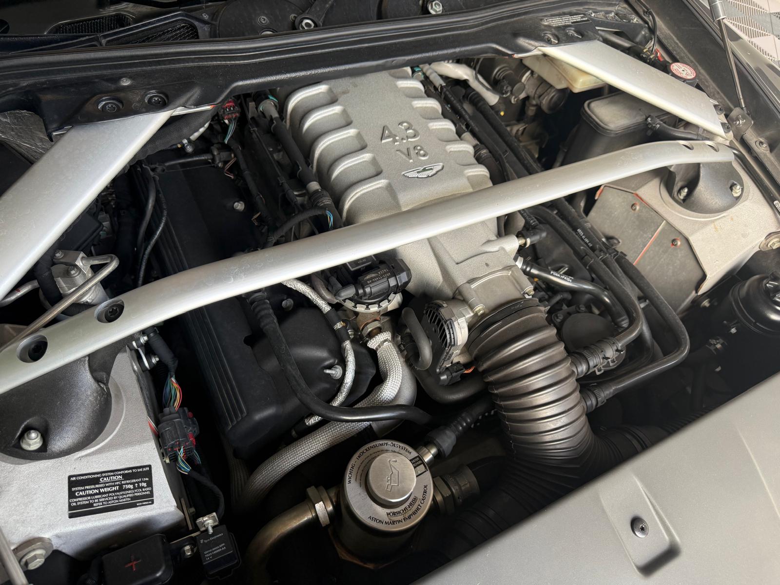 ASTON MARTIN V8 Vantage 4.3-image-9
