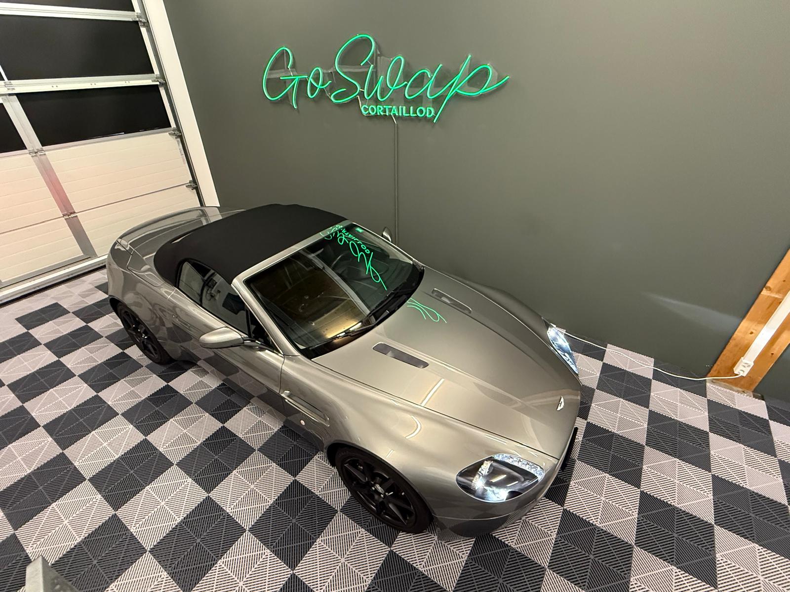 ASTON MARTIN V8 Vantage 4.3-image-6