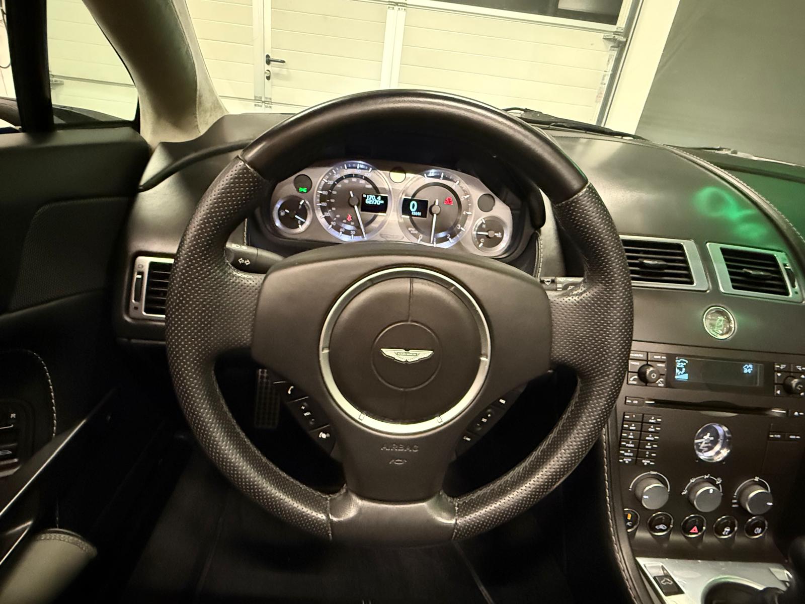 ASTON MARTIN V8 Vantage 4.3-image-16