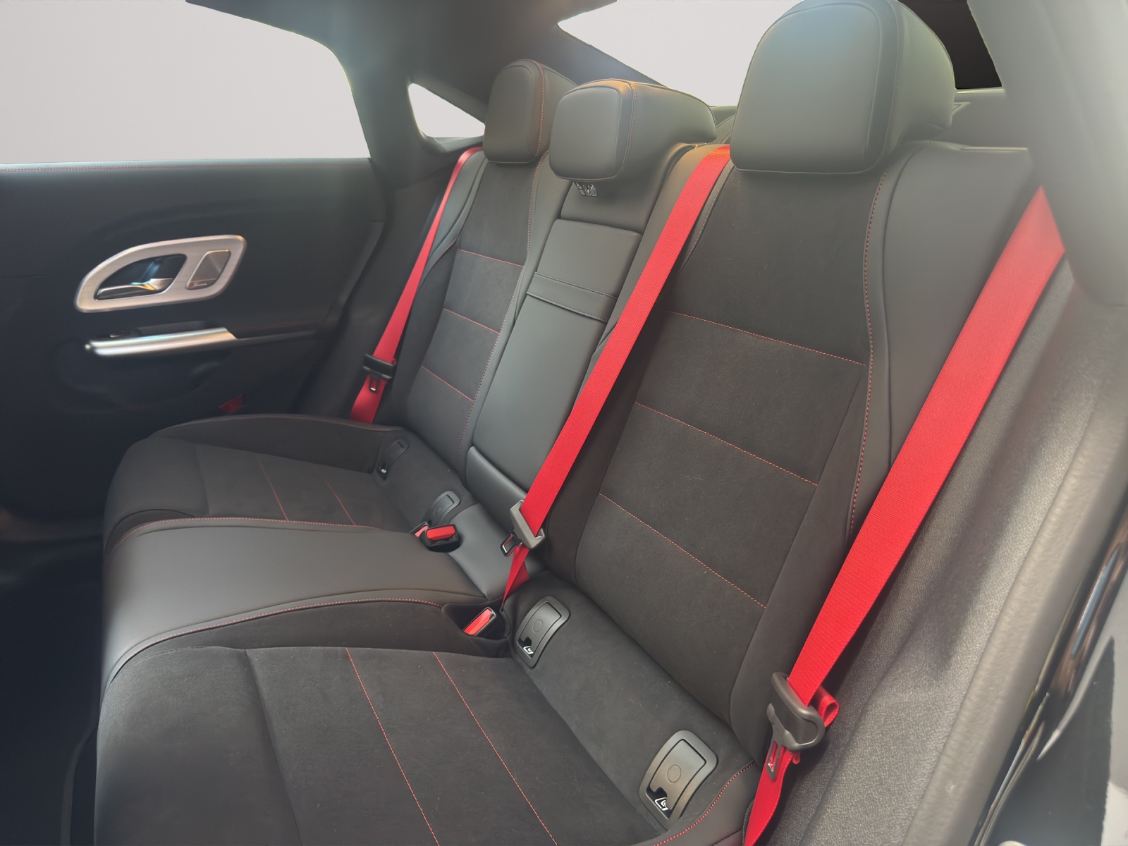 Image MERCEDES-BENZ CLA-350 CLA 350 4 Matic 85 kWh EQ