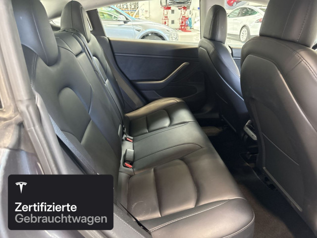 TESLA Model 3 Long Range AWD-showroom-element-3