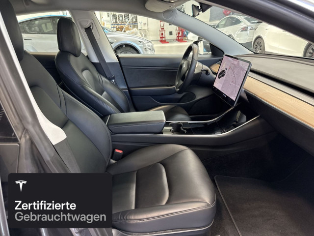 TESLA Model 3 Long Range AWD-showroom-element-2
