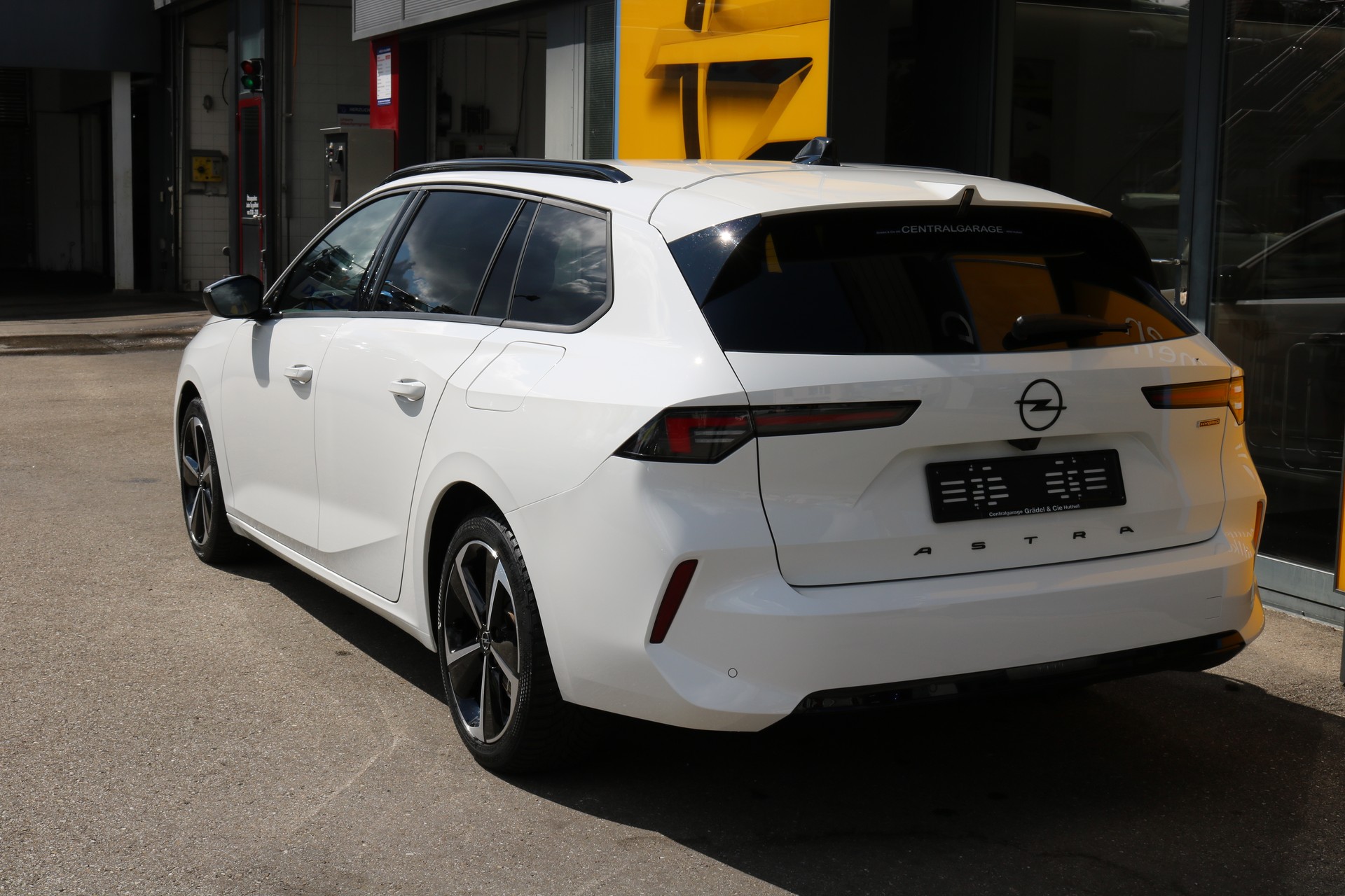 OPEL Astra Sports Tourer 1.6 PHEV Turbo GS-showroom-element-2