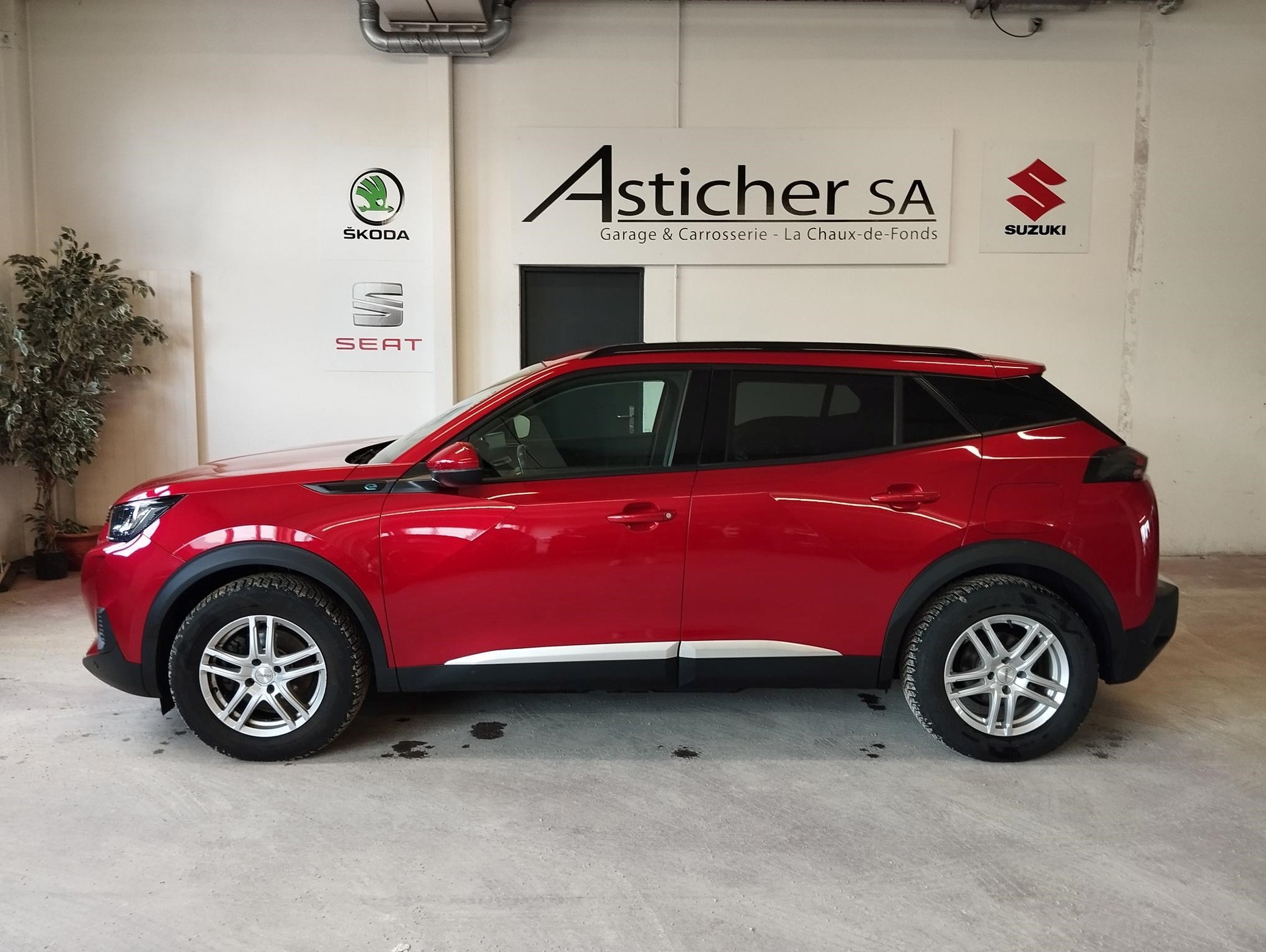 PEUGEOT 2008 e Allure-showroom-element-2