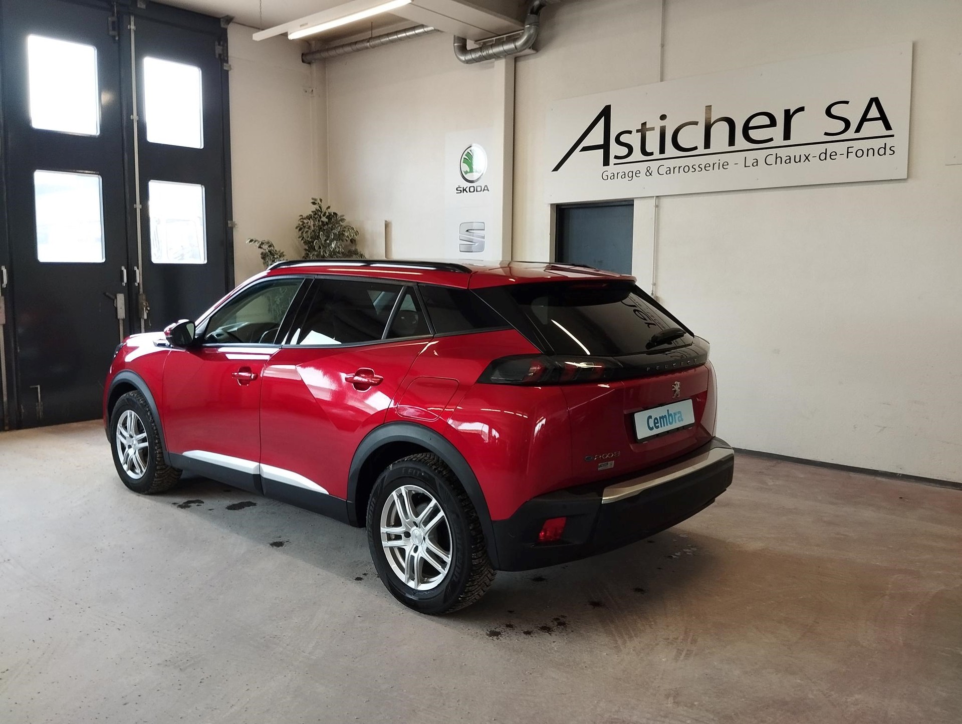 PEUGEOT 2008 e Allure-showroom-element-3