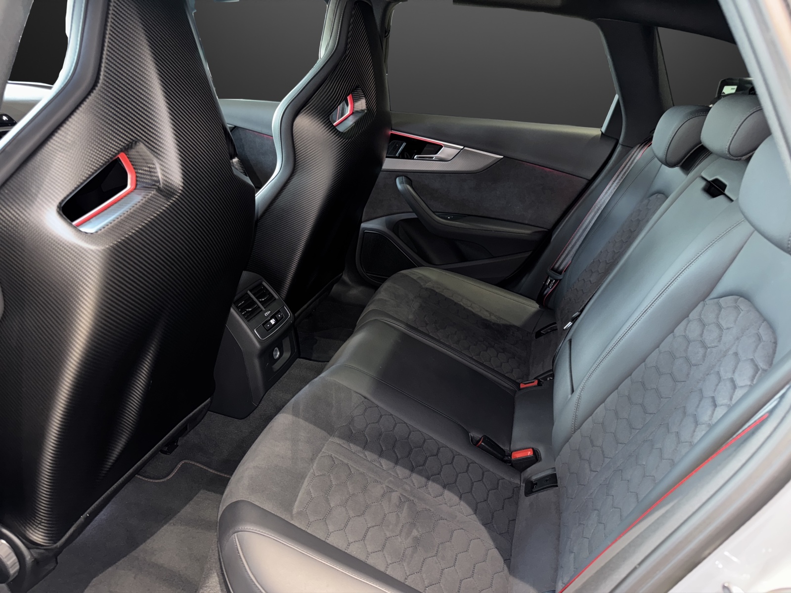 AUDI RS4 Avant Competition quattro tiptronic-image-8