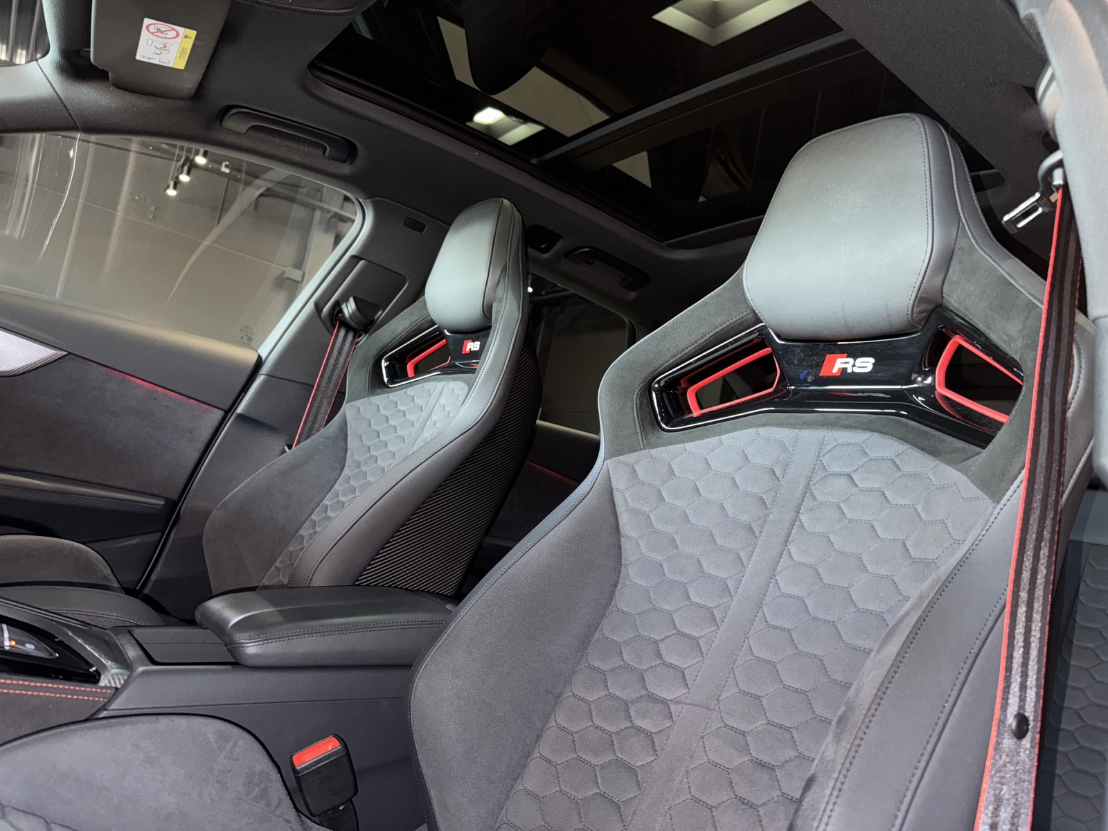 AUDI RS4 Avant Competition quattro tiptronic-image-15