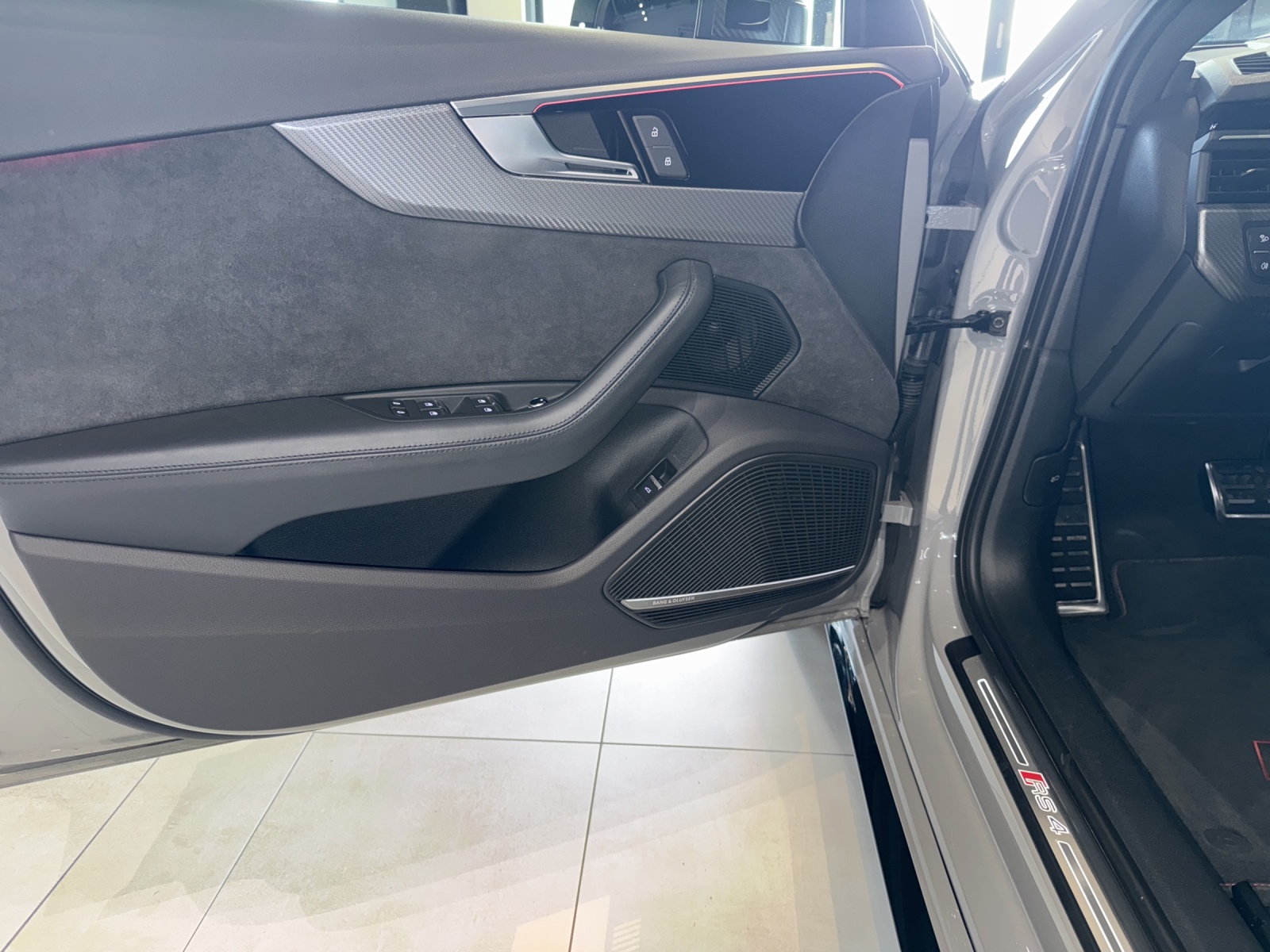 AUDI RS4 Avant Competition quattro tiptronic-image-16