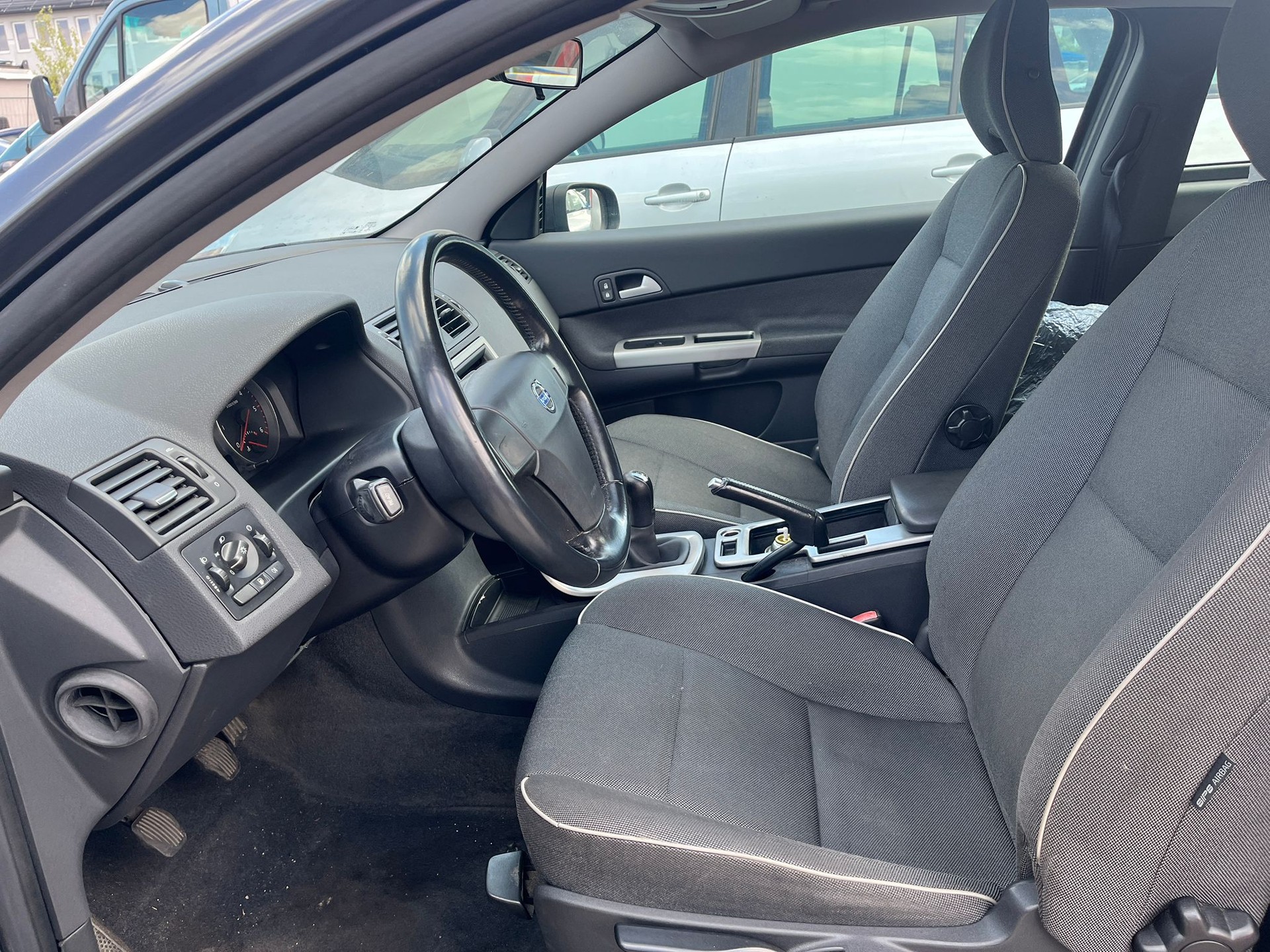 VOLVO C30 1.6D-image-3