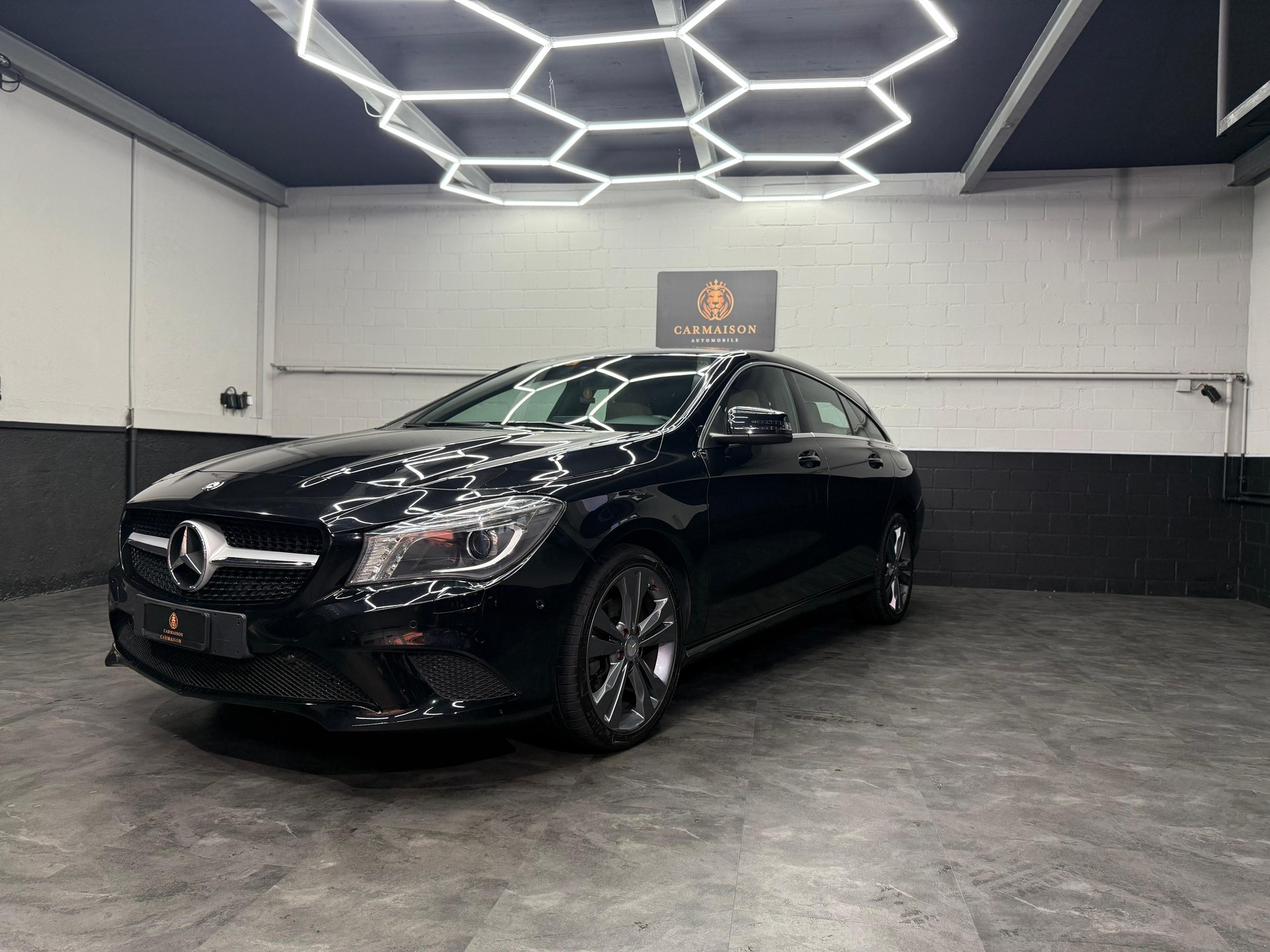 MERCEDES-BENZ CLA Shooting Brake 200 Night Star 7G-DCT-showroom-element-2