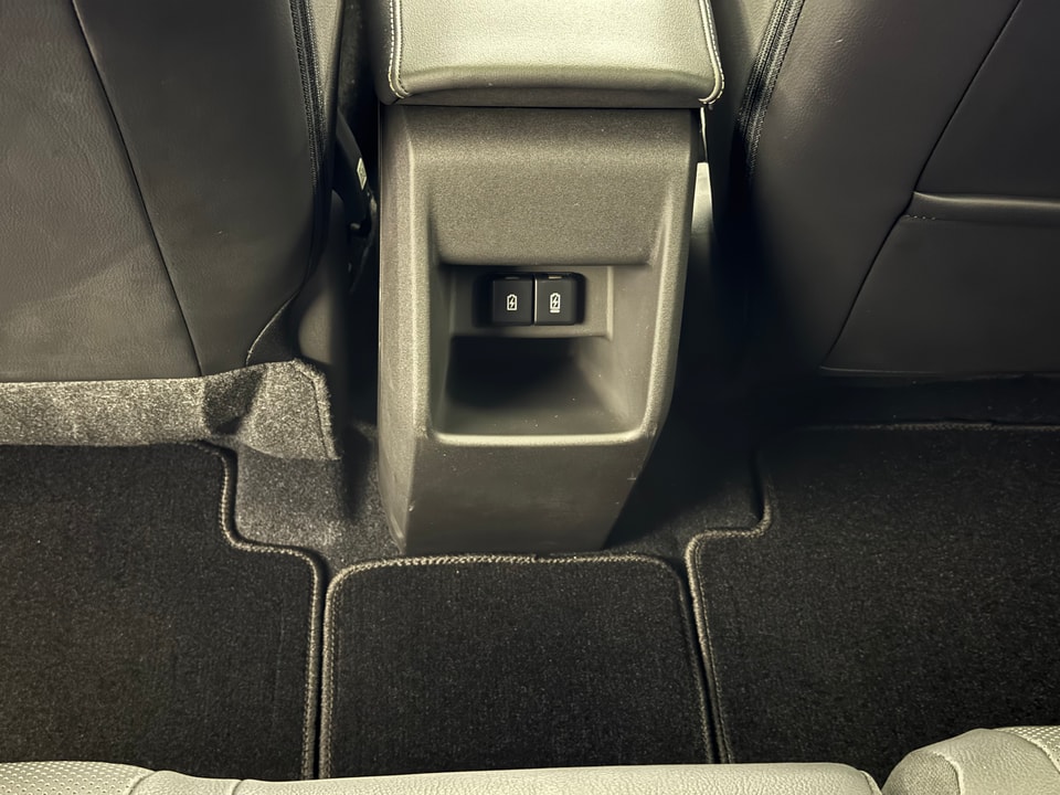 Urban Cruiser Electric 61 kWh Premium AWD