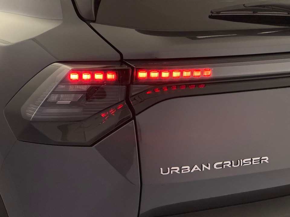 Urban Cruiser Electric 61 kWh Premium AWD