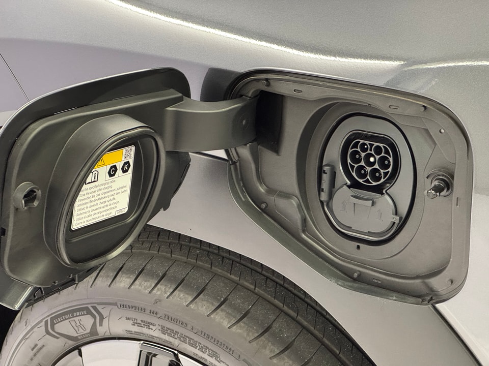 Urban Cruiser Electric 61 kWh Premium AWD