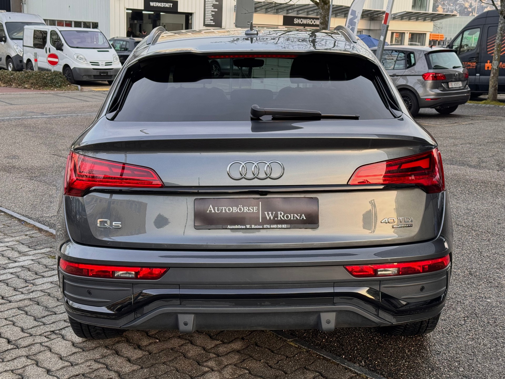 AUDI Q5 Sportback 40 TDI Blackedition quattro-showroom-element-3