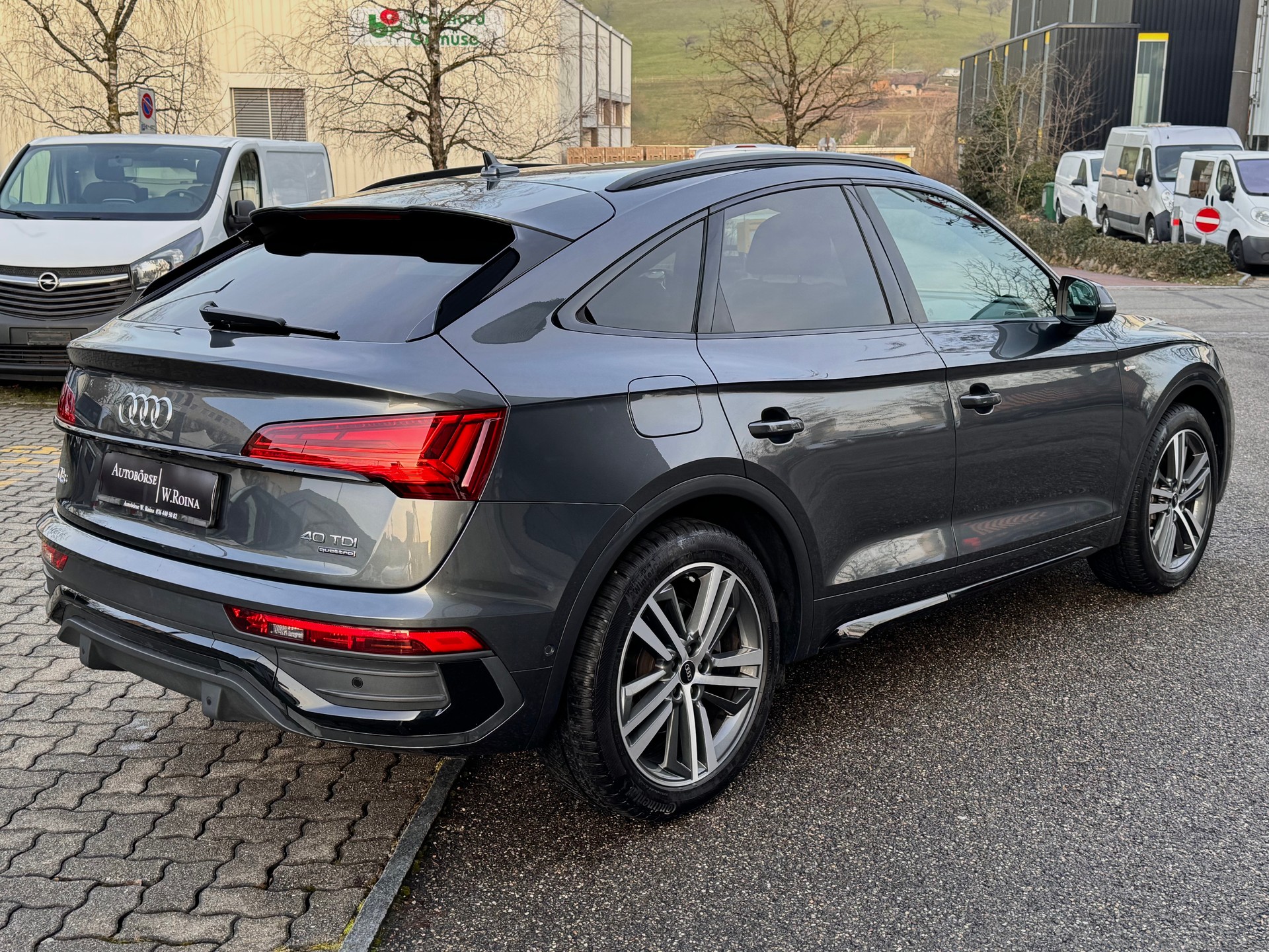 AUDI Q5 Sportback 40 TDI Blackedition quattro-showroom-element-2