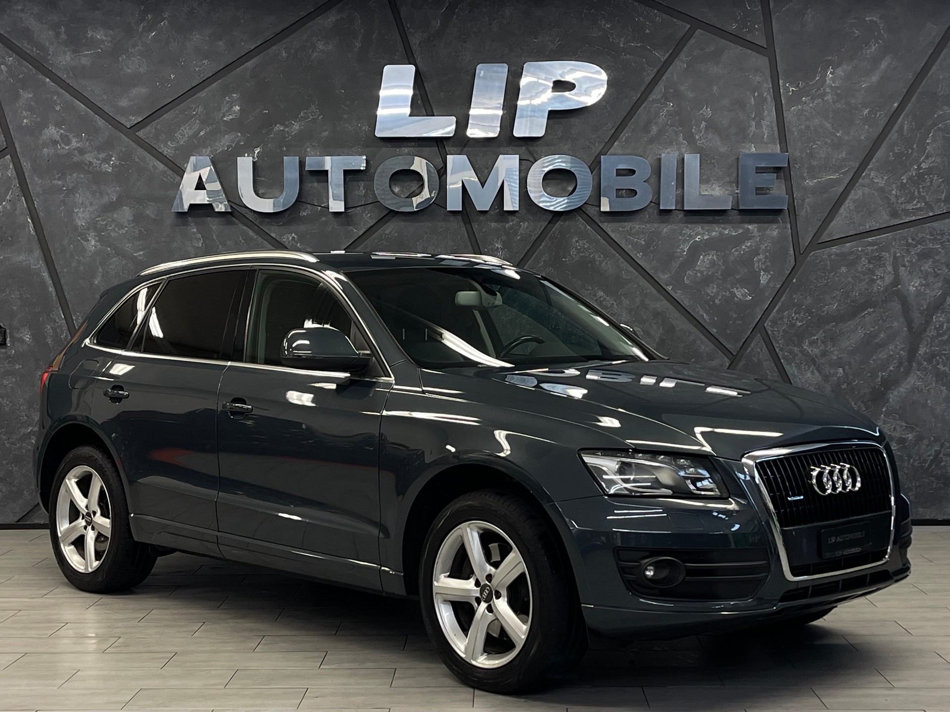 AUDI Q5 3.0 TDI quattro S-tronic-showroom-element-2