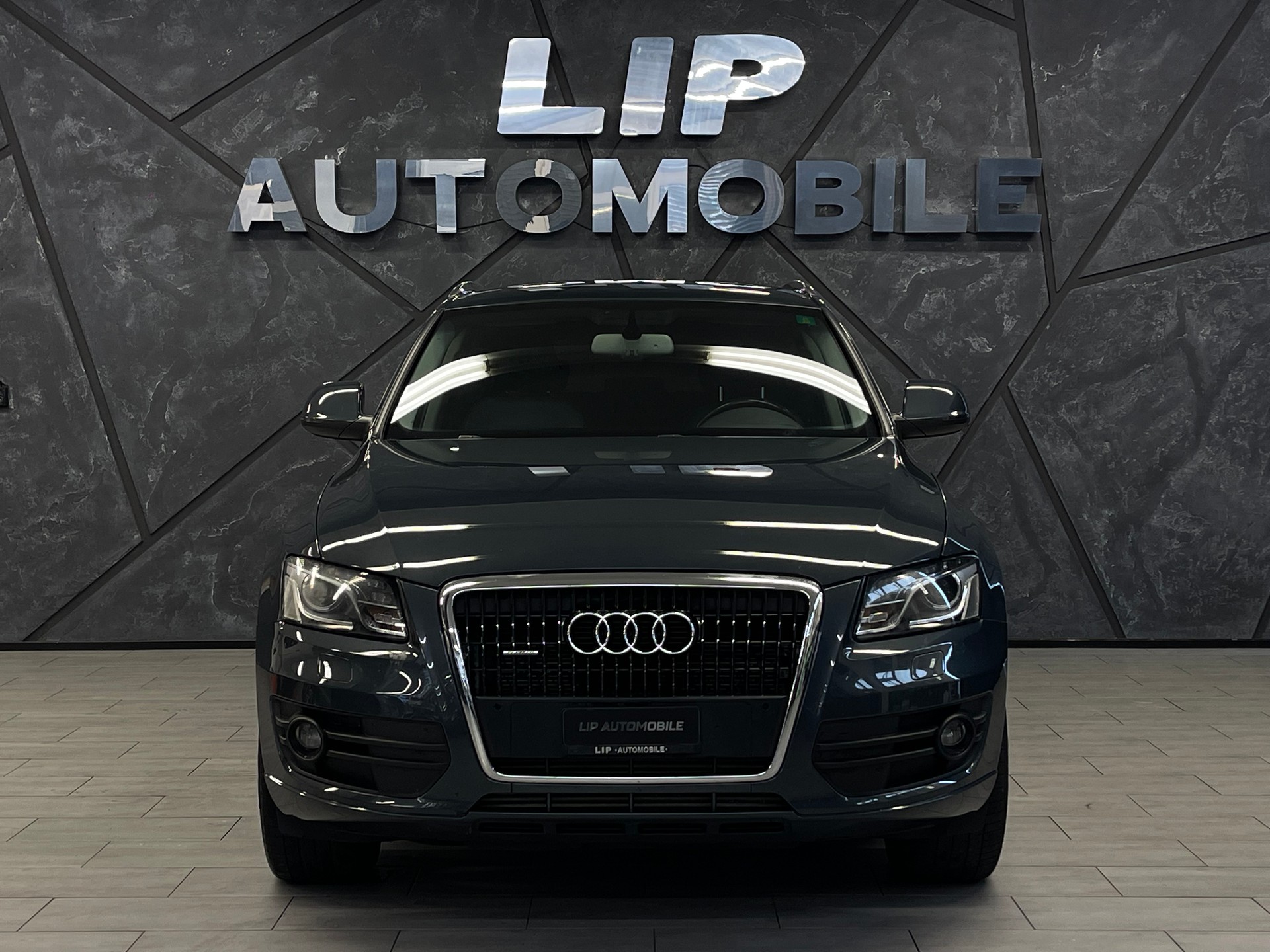 AUDI Q5 3.0 TDI quattro S-tronic-showroom-element-1