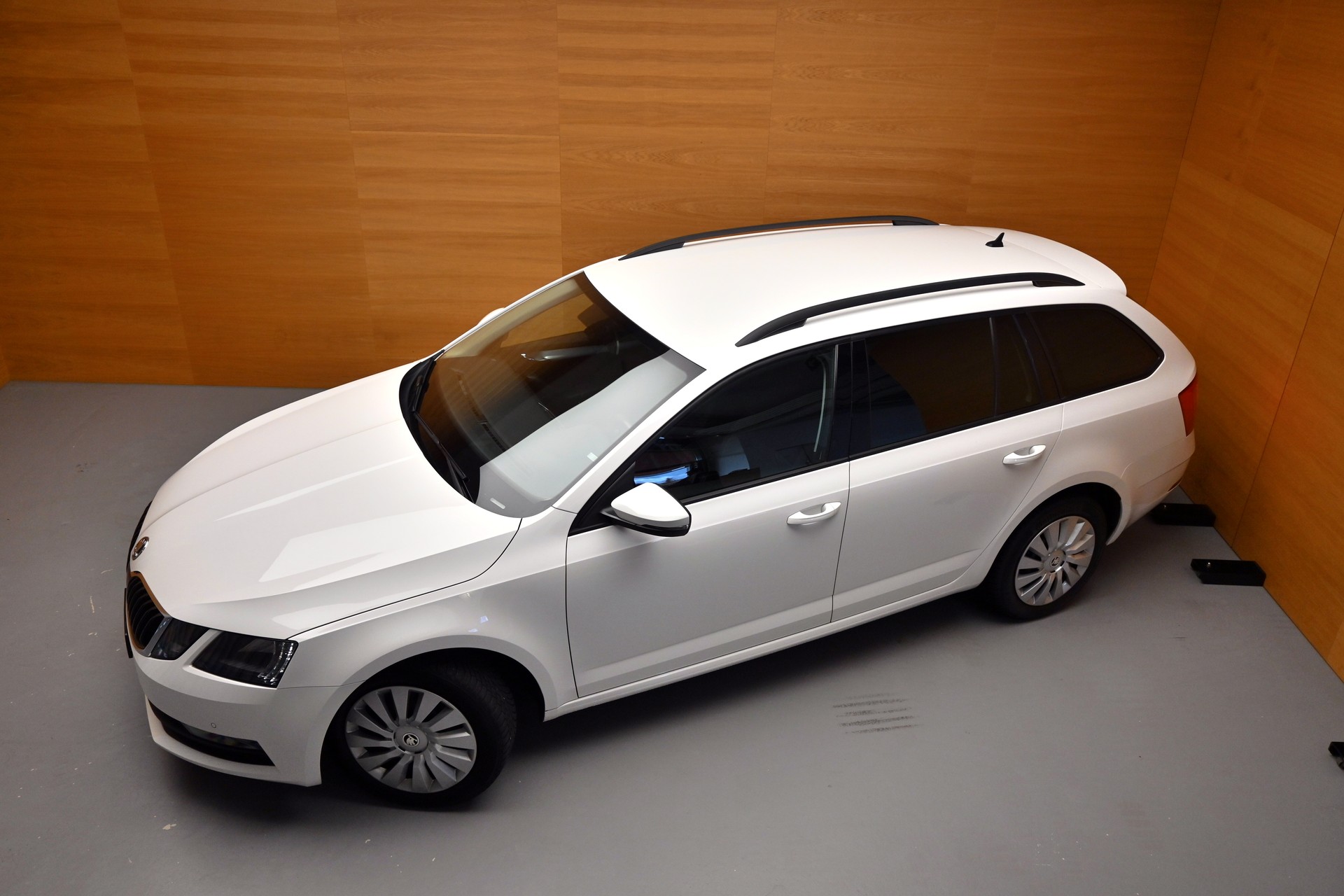 SKODA Octavia Combi 2.0 TDI Ambition 4x4 DSG-showroom-element-1