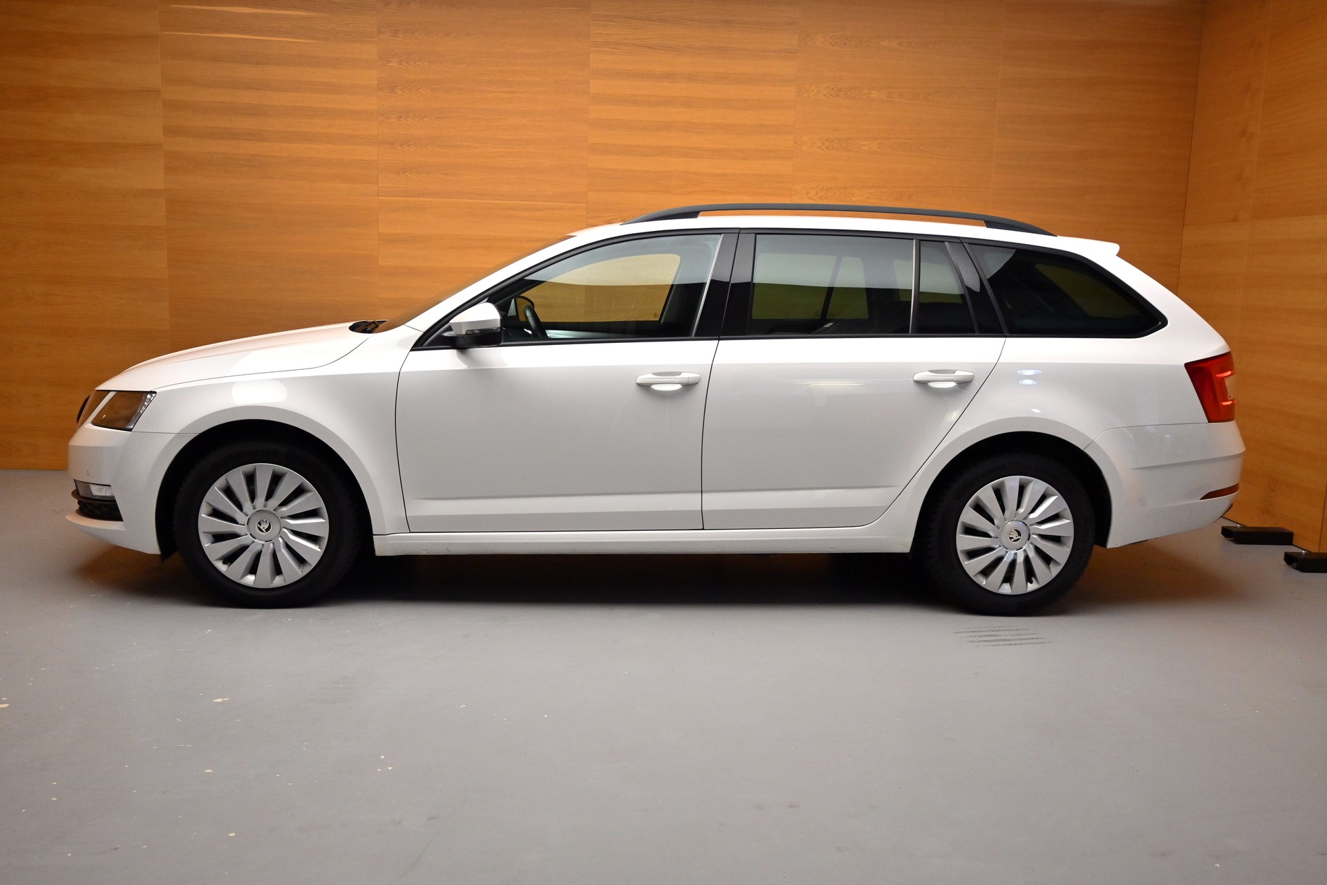 SKODA Octavia Combi 2.0 TDI Ambition 4x4 DSG-showroom-element-2