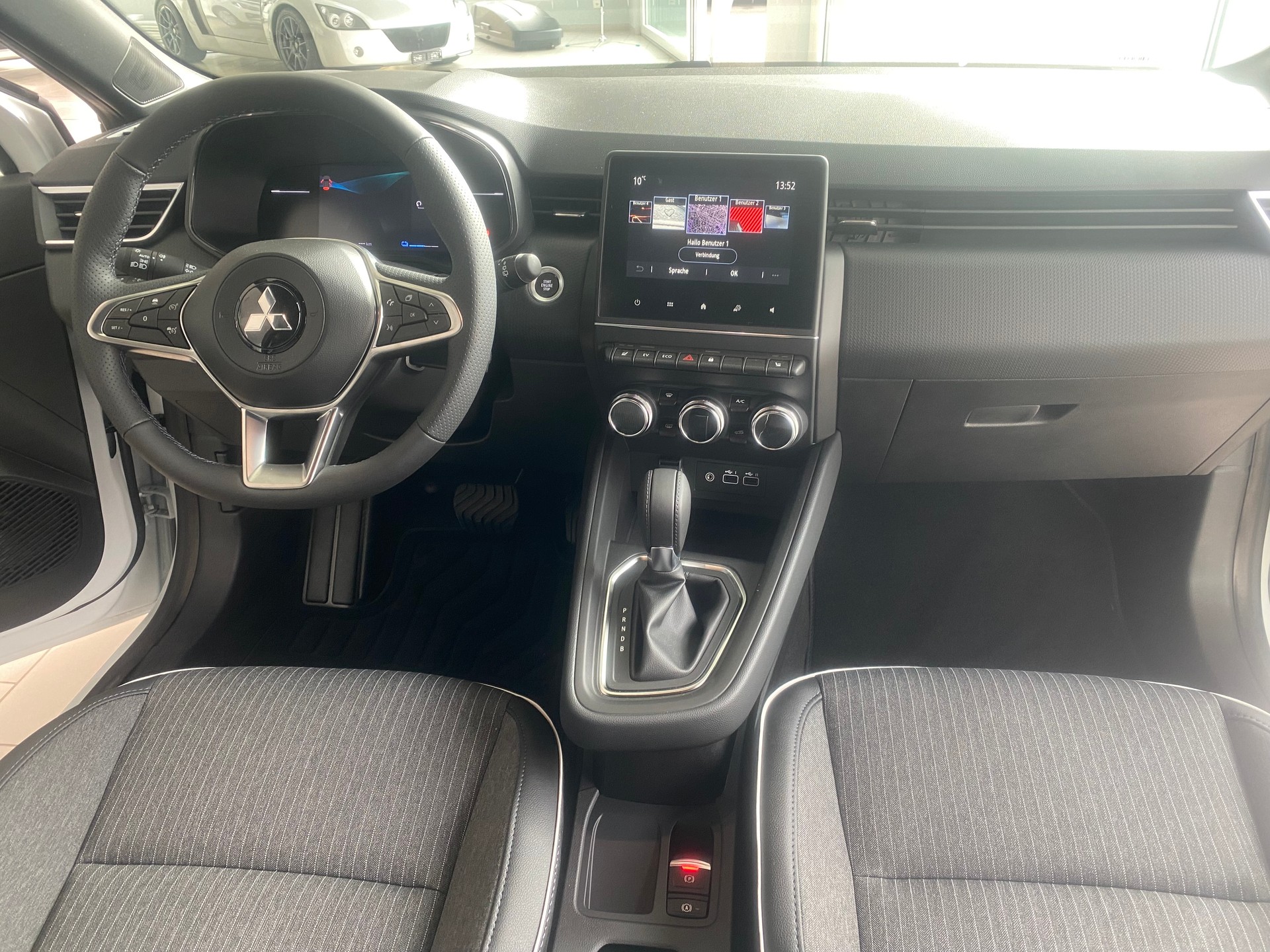 MITSUBISHI COLT 1.6 HEV Intense-image-8