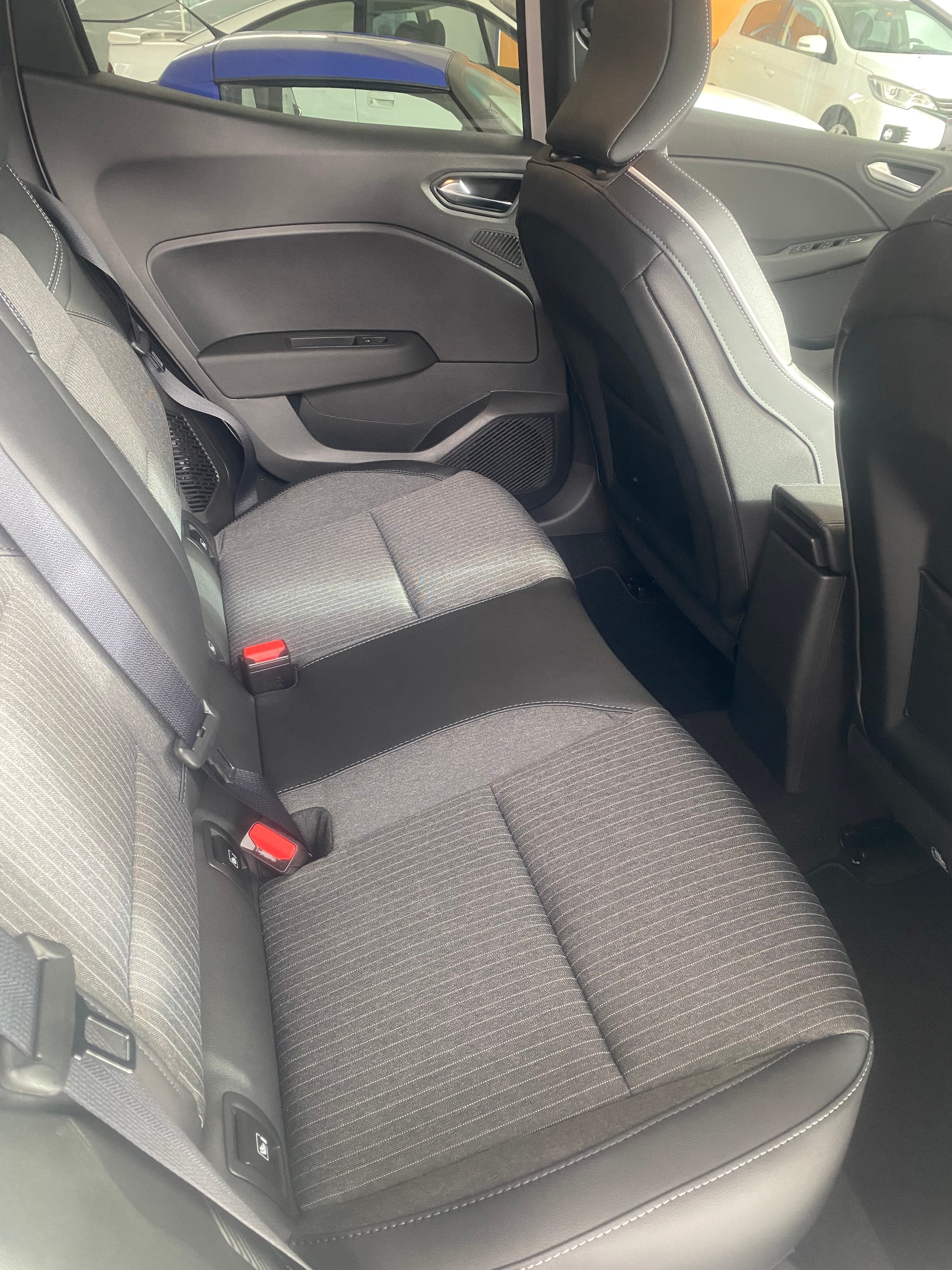 MITSUBISHI COLT 1.6 HEV Intense-image-9