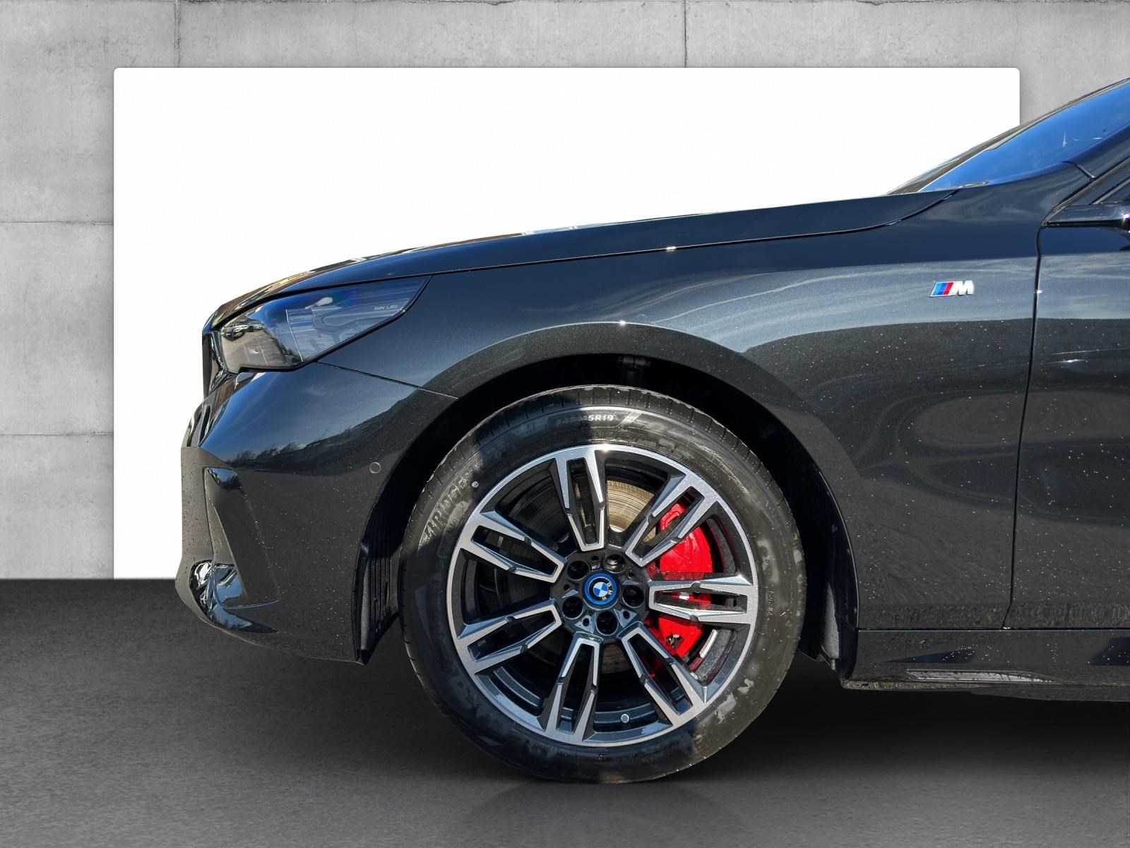 BMW i5 eDrive40 Touring M Sport Pro-showroom-element-3
