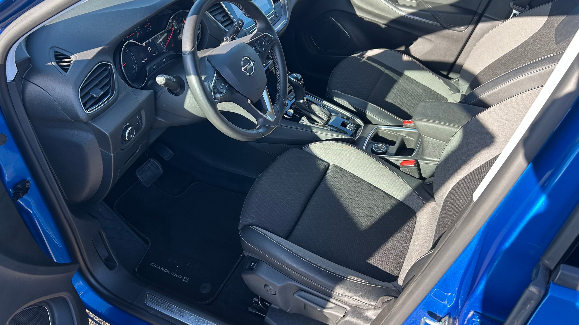 OPEL Grandland X 1.2i TP Excellence Automatik-showroom-element-1