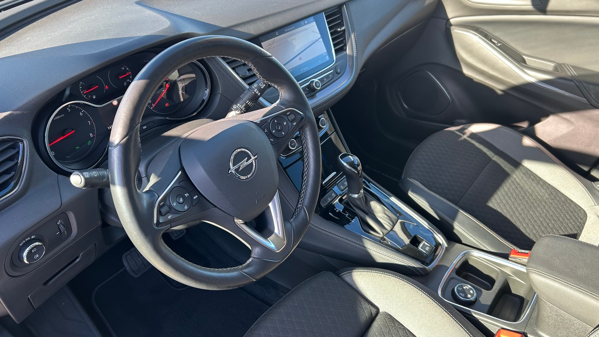 OPEL Grandland X 1.2i TP Excellence Automatik-showroom-element-2