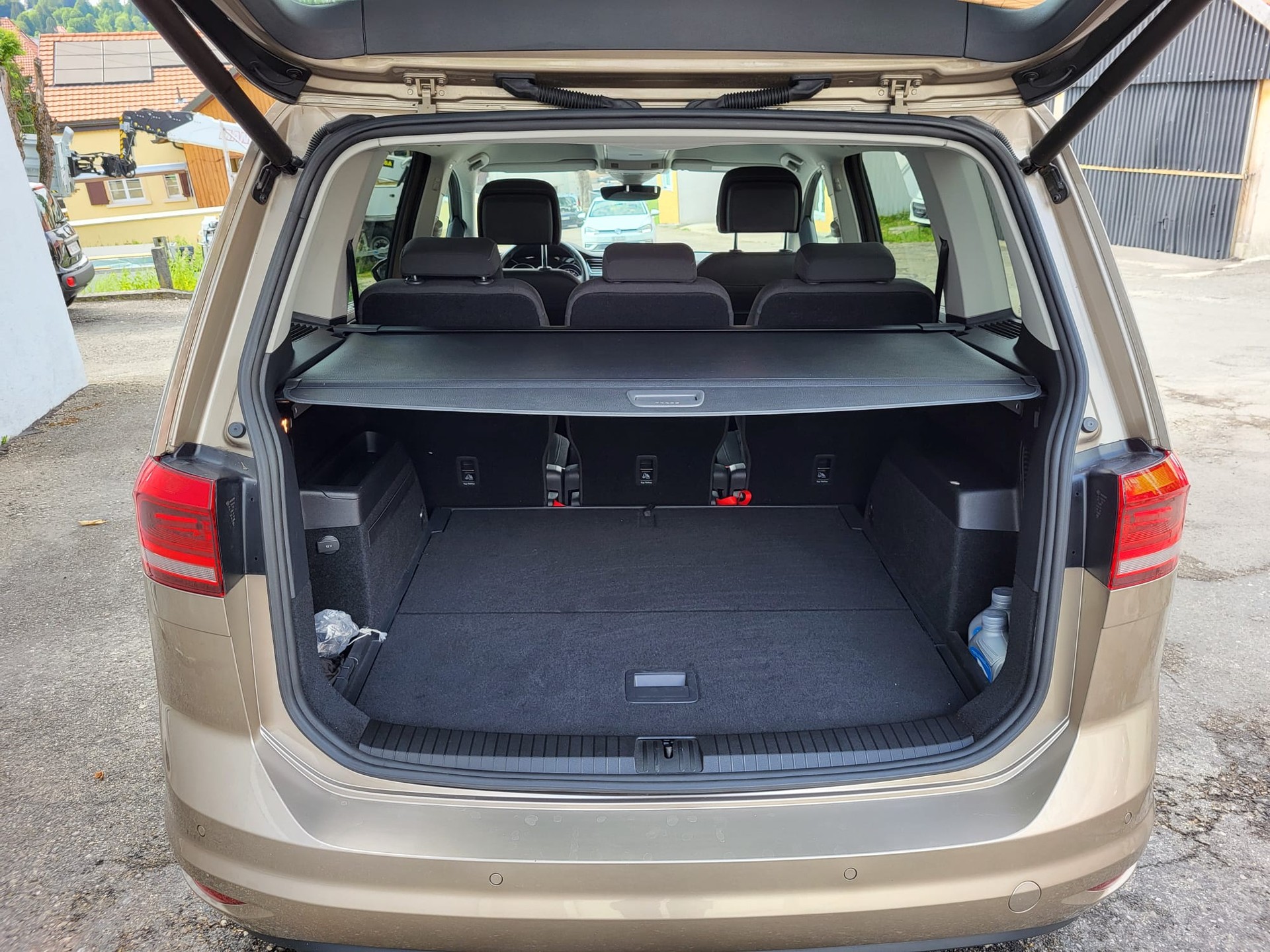 VW Touran 1.4 TSI BlueMotion Technology Highline DSG-image-3