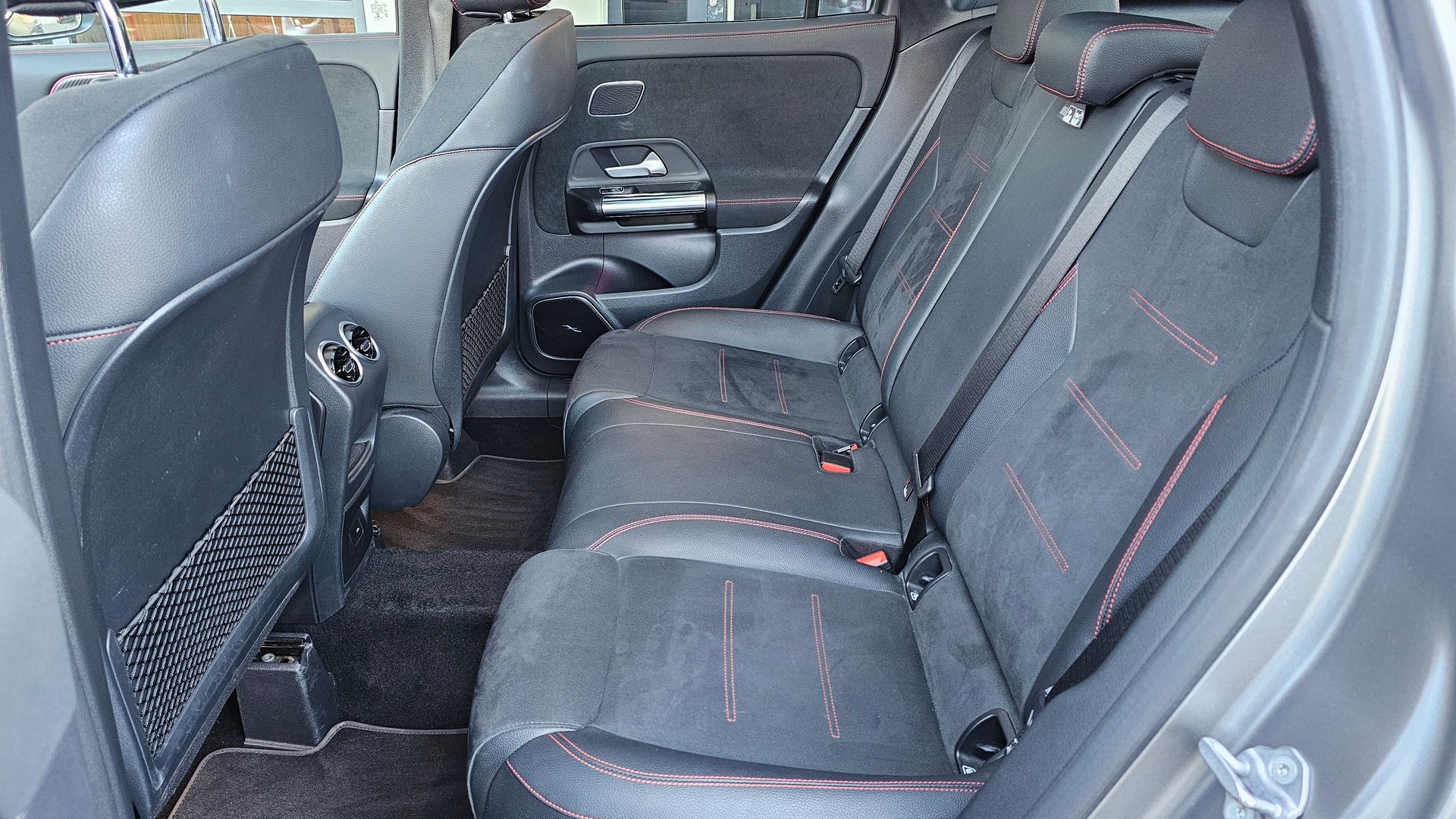 MERCEDES-BENZ GLA 35 AMG 4Matic 8G-Speedshift DCT-image-9