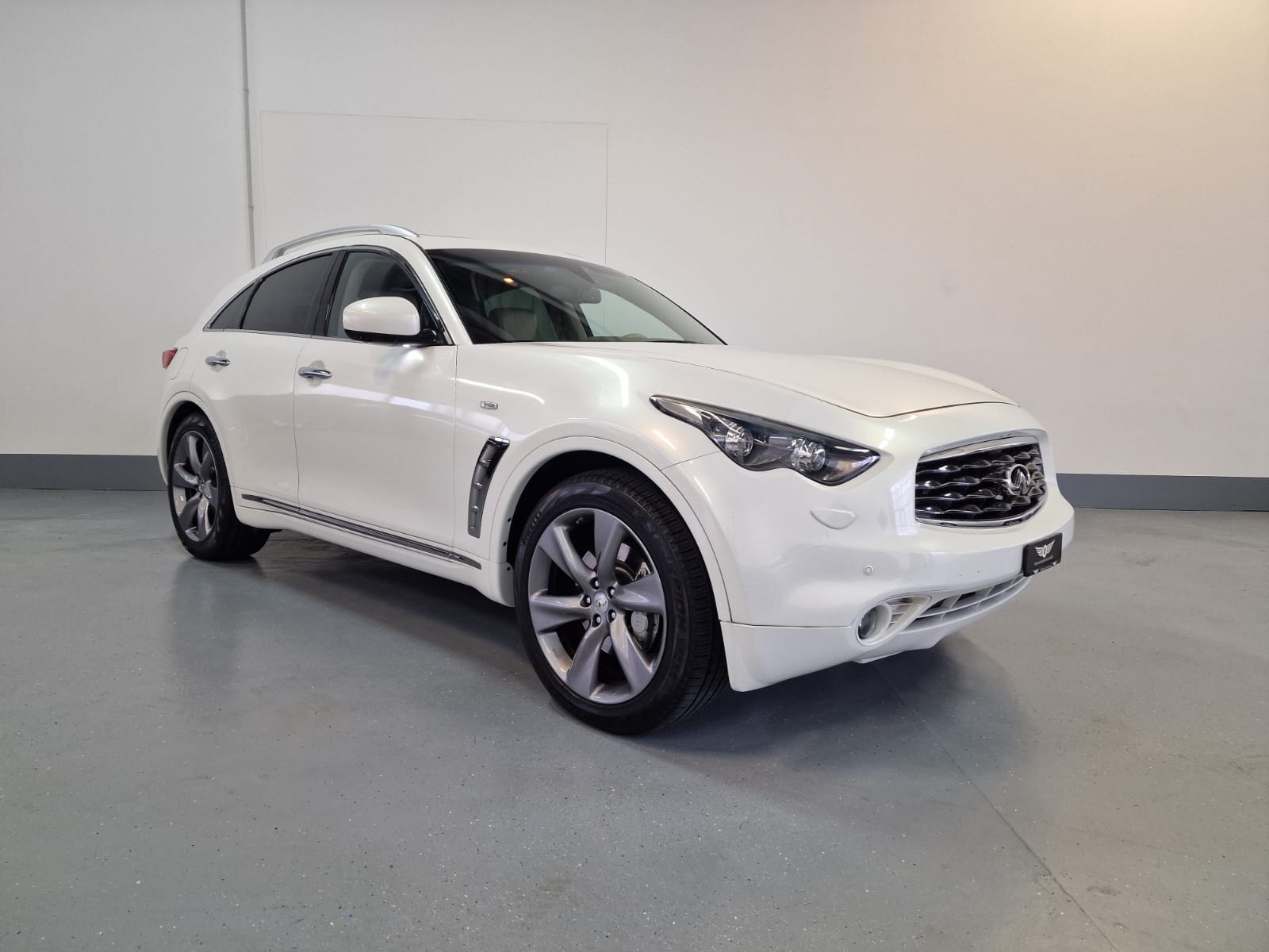 INFINITI FX30d S Premium AWD Automatic-showroom-element-2