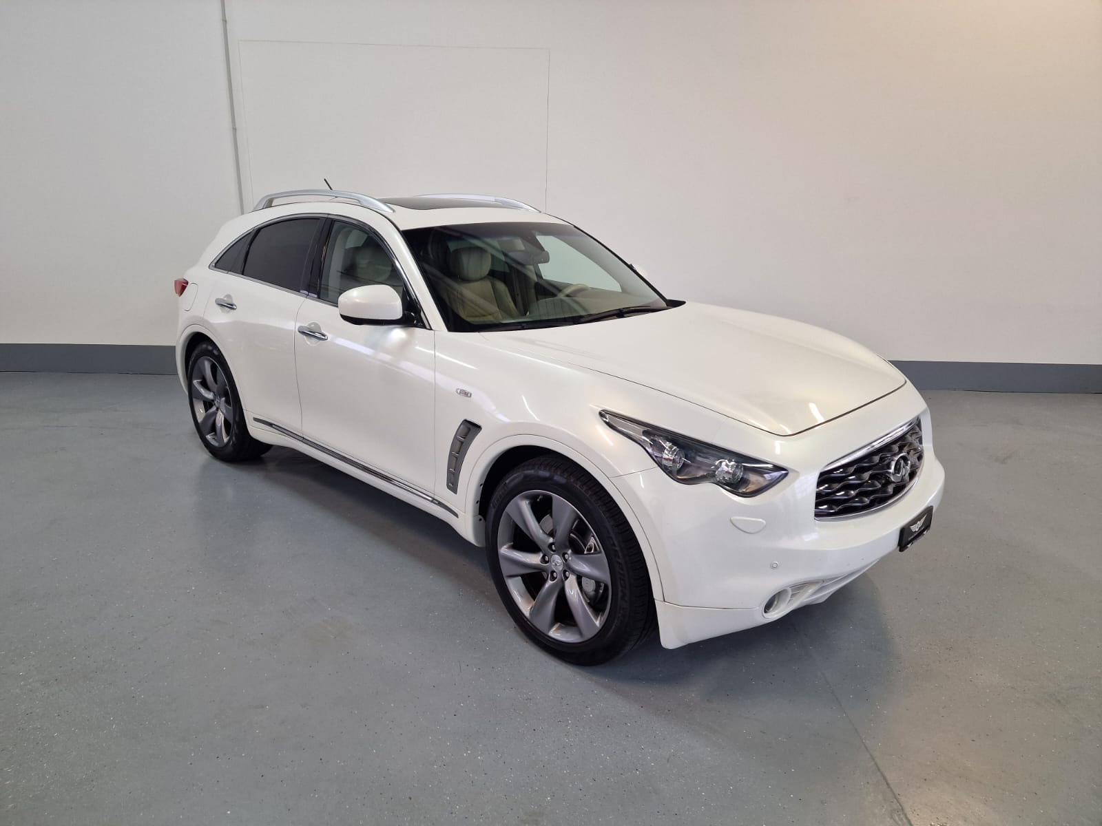 INFINITI FX30d S Premium AWD Automatic-showroom-element-1