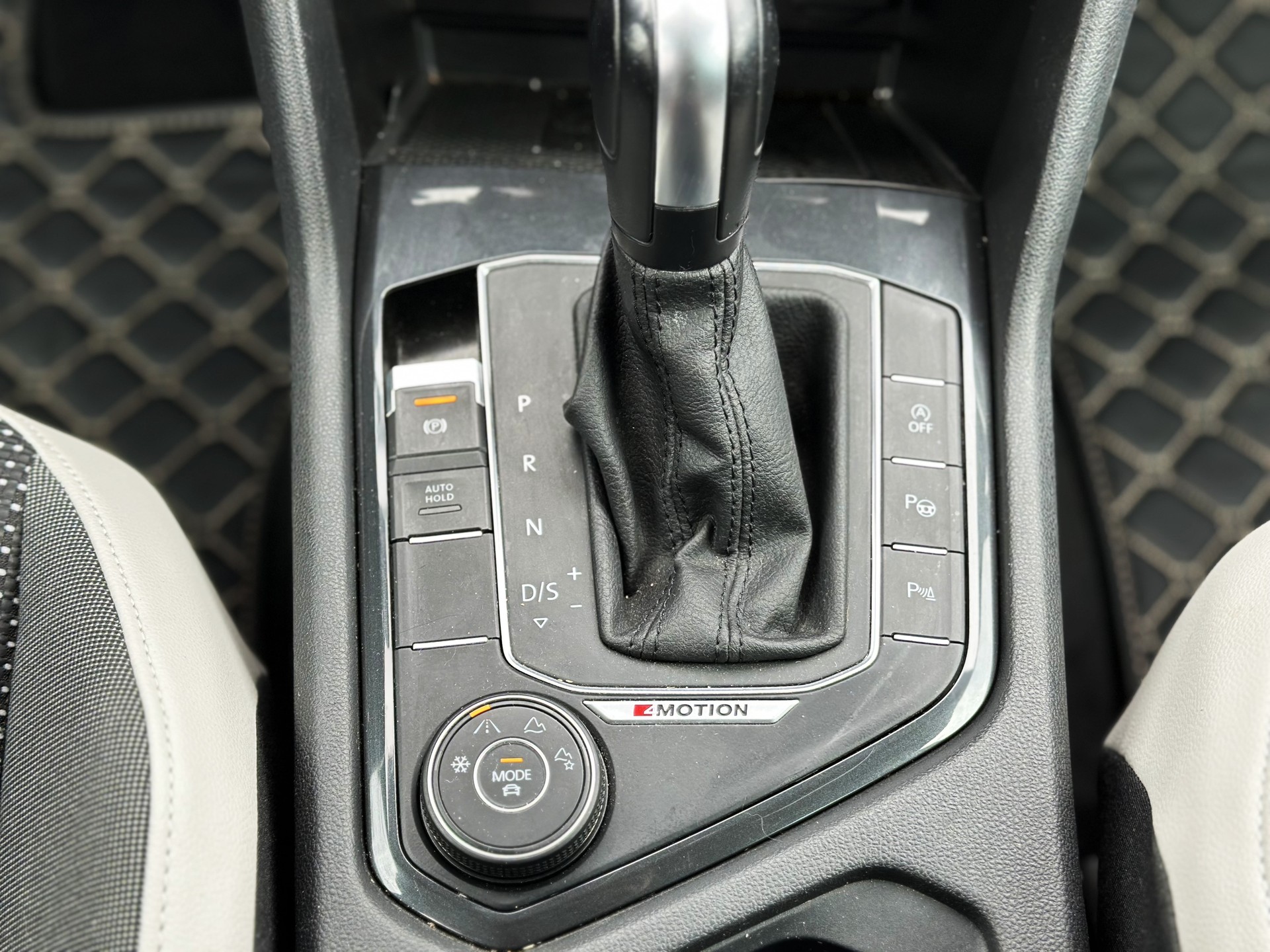 VW Tiguan 2.0 TDI SCR Offroad 4Motion DSG-image-11